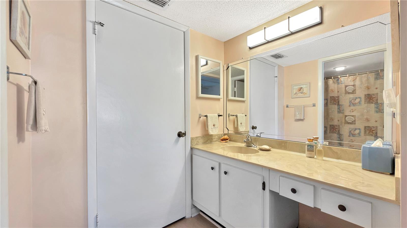 Image 19 of 36 For 14255 Rosemary Lane 8216