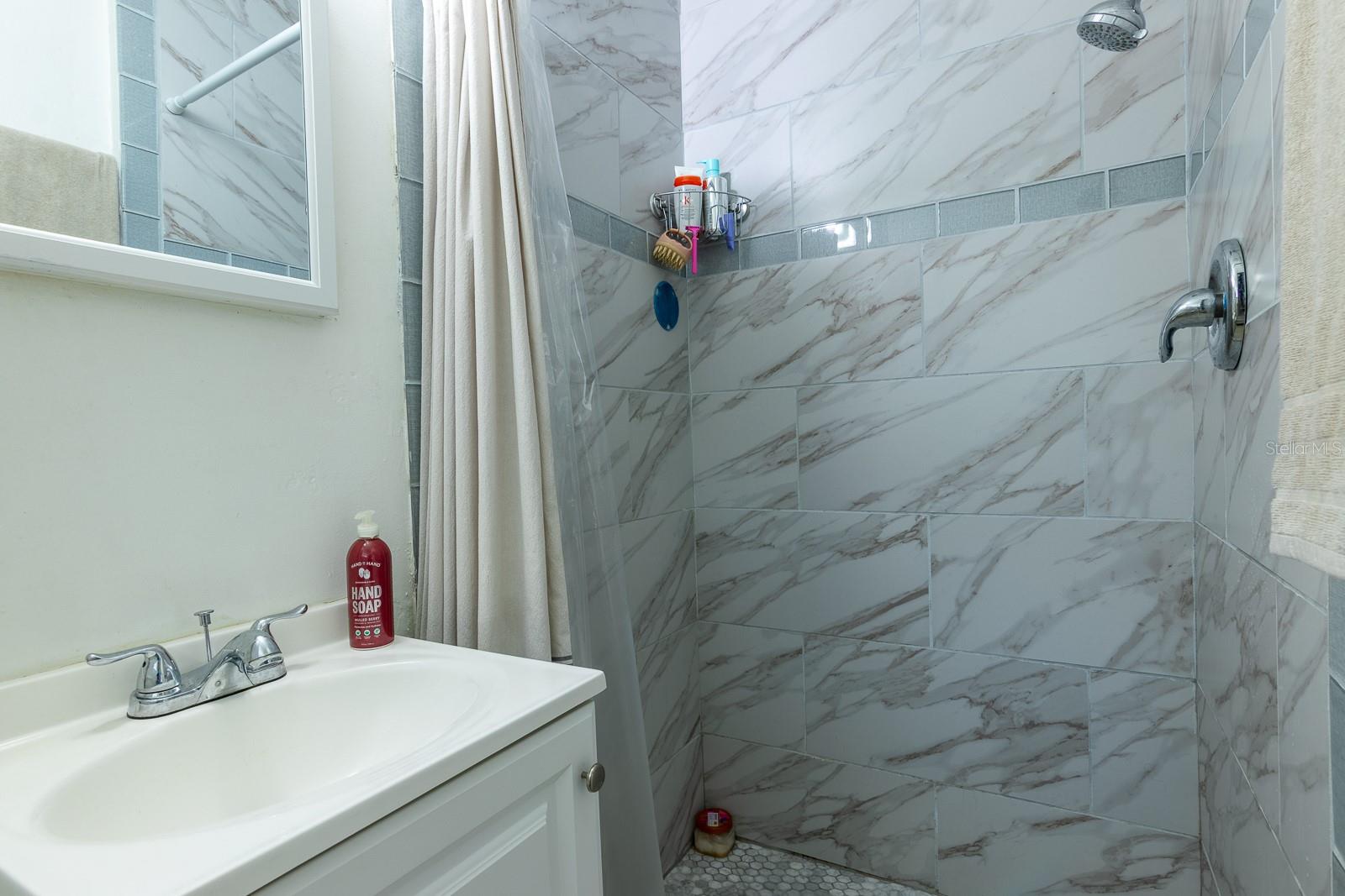 Image 10 of 59 For 610 East Avenue