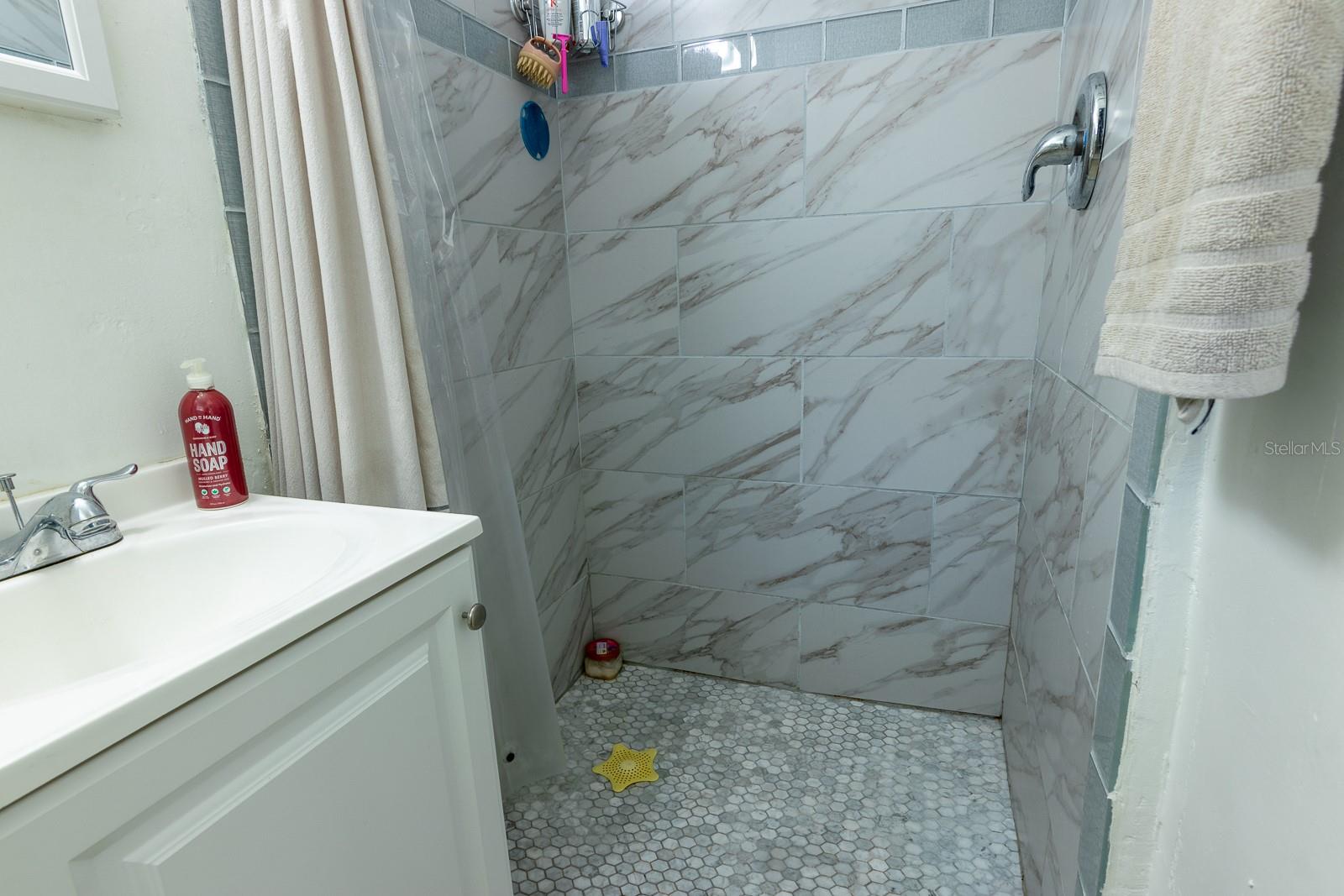 Image 11 of 59 For 610 East Avenue