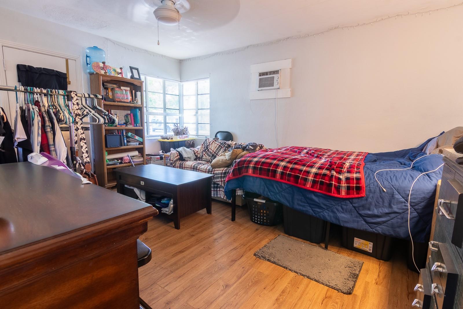 Image 17 of 59 For 610 East Avenue