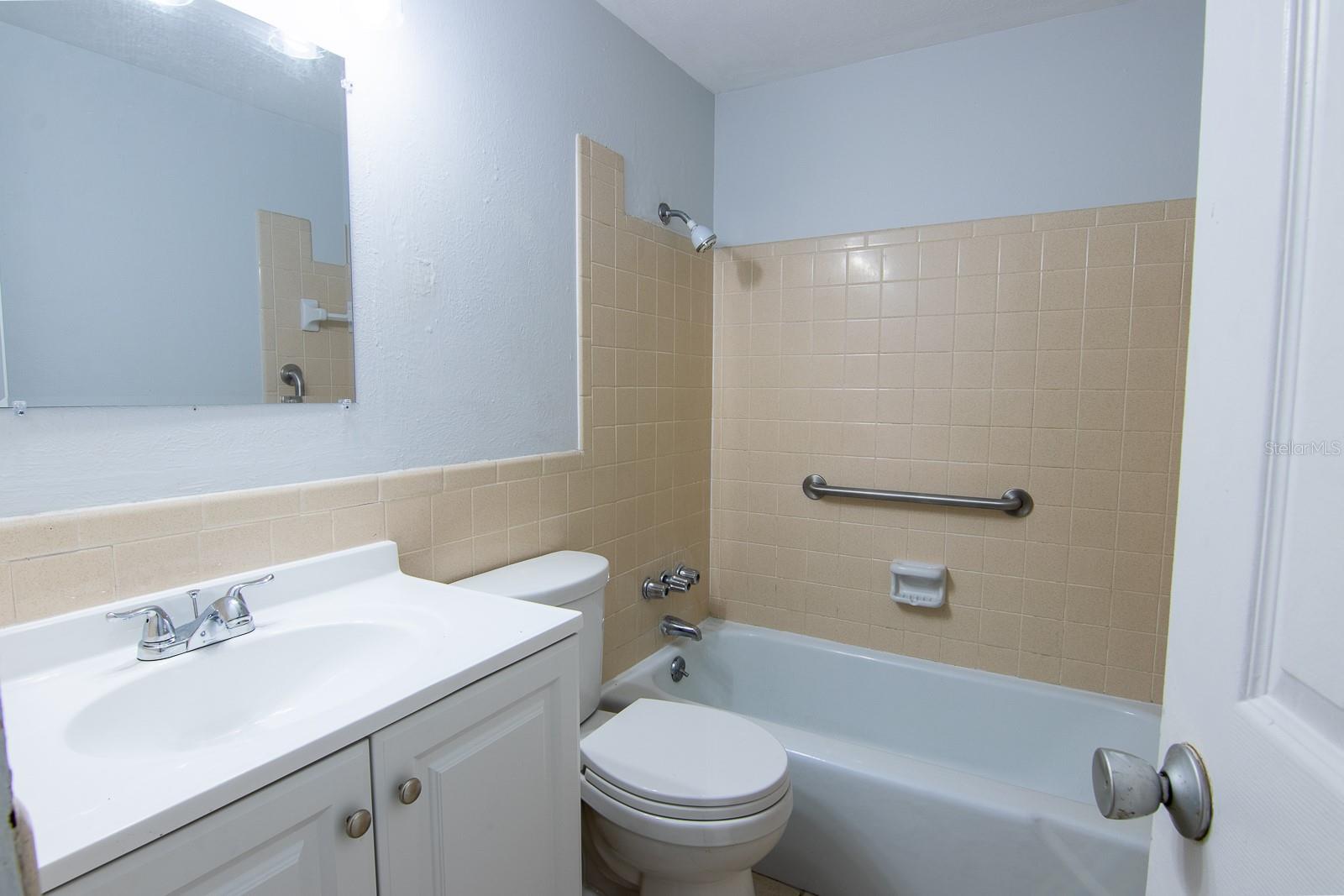 Image 32 of 59 For 610 East Avenue