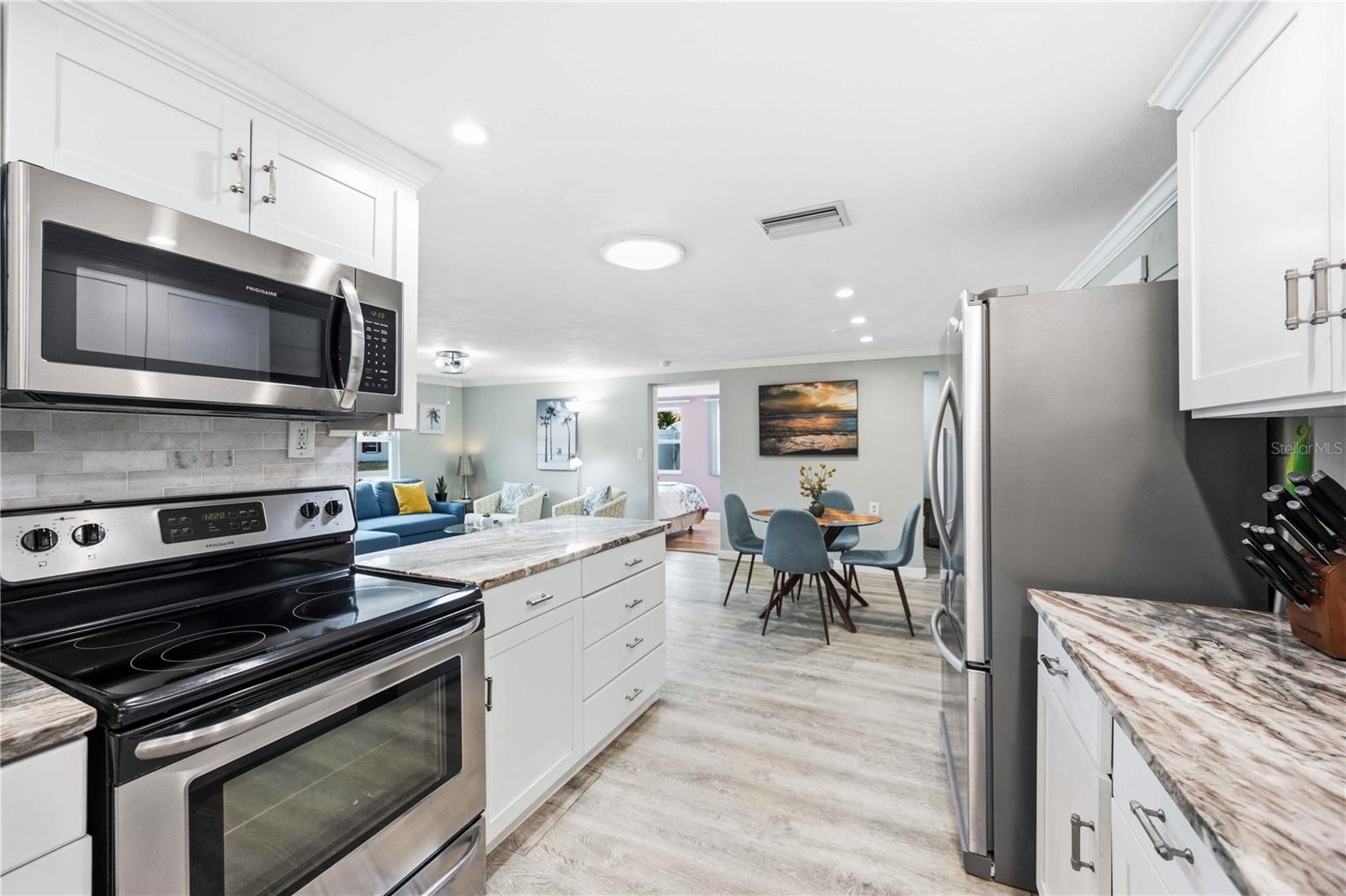 Image 16 of 55 For 370 Fray Street