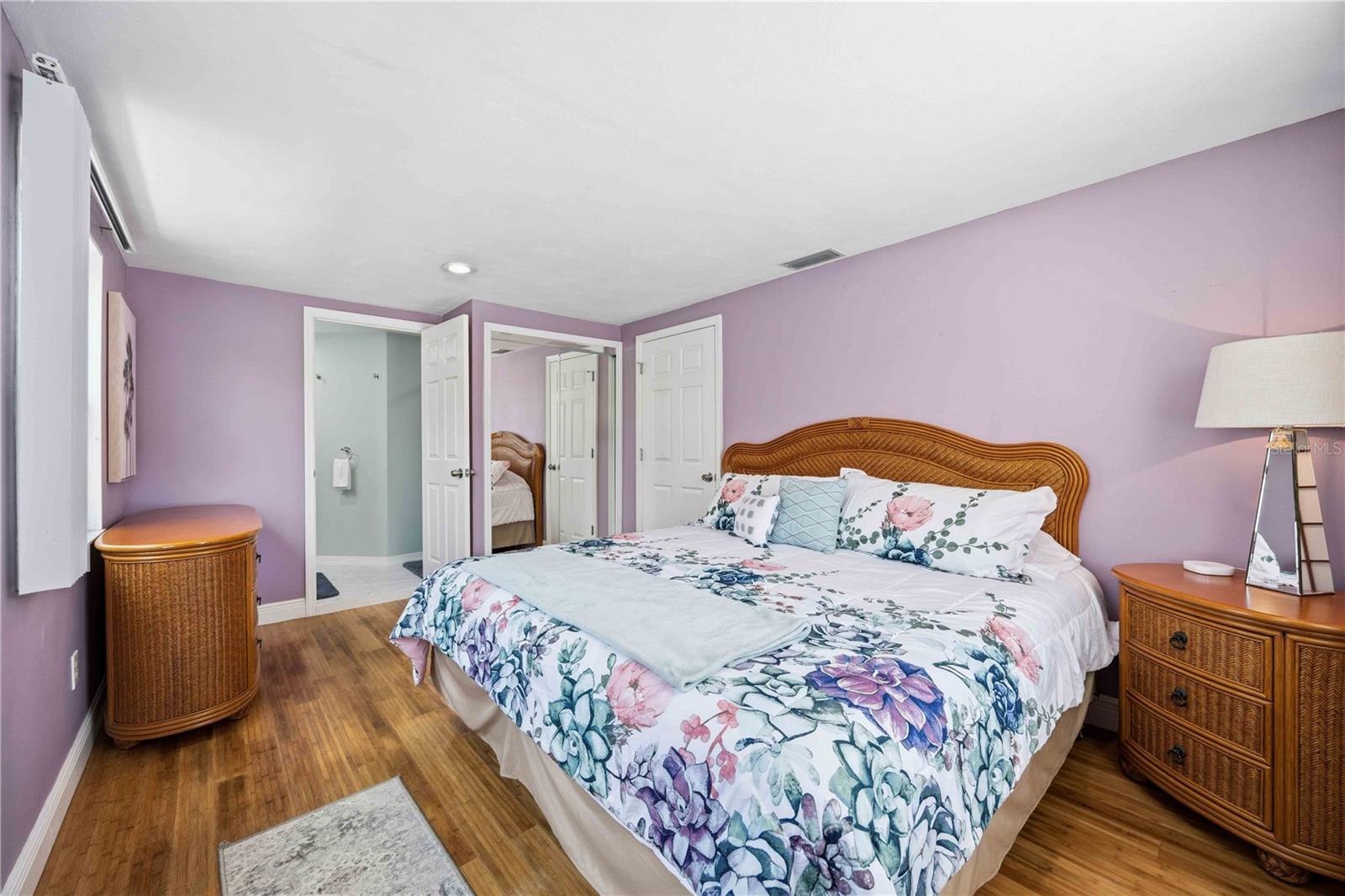 Image 27 of 55 For 370 Fray Street