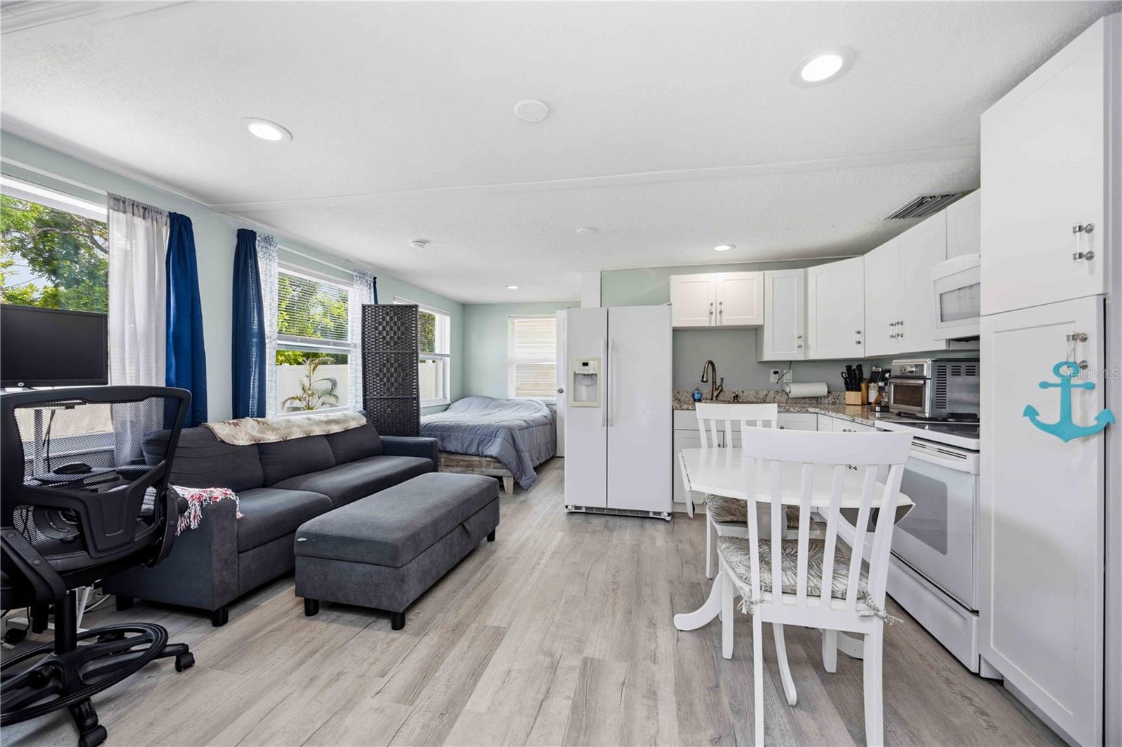 Image 36 of 55 For 370 Fray Street