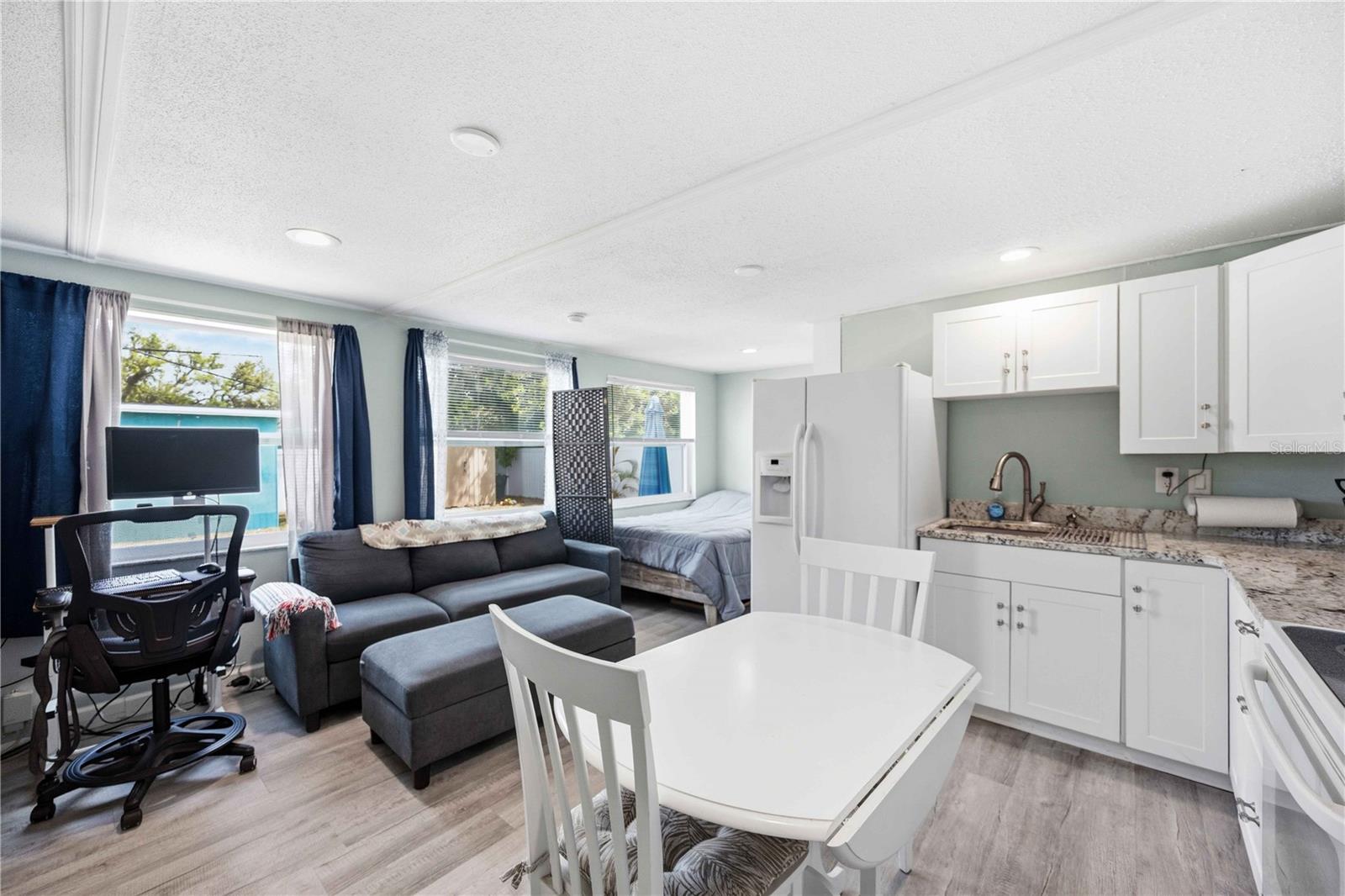 Image 37 of 55 For 370 Fray Street