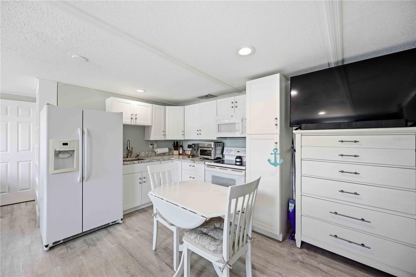 Image 38 of 55 For 370 Fray Street