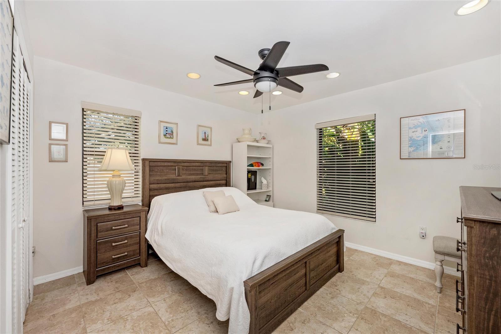 Image 31 of 55 For 125 Englewood Garden Court