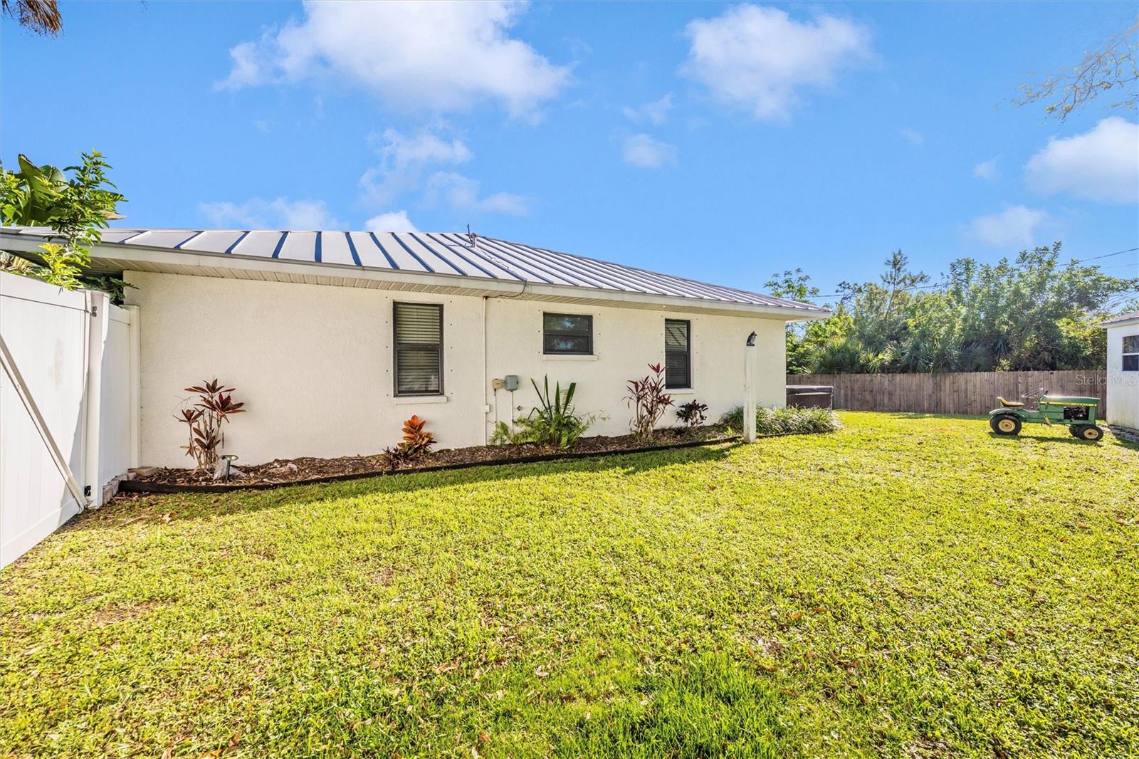 Image 49 of 55 For 125 Englewood Garden Court