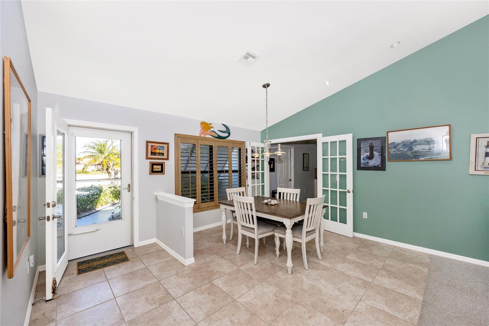 Image 7 of 55 For 125 Englewood Garden Court