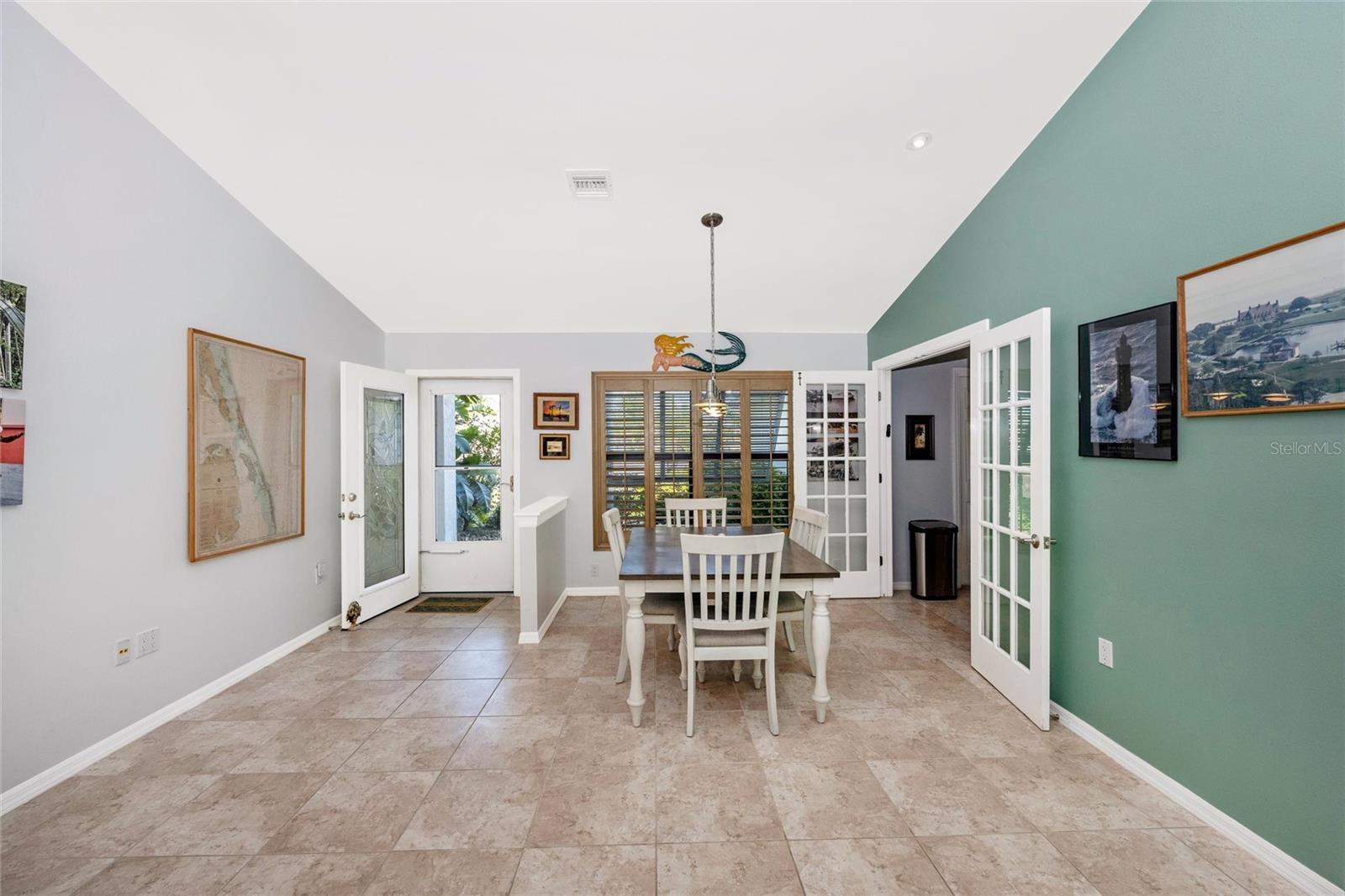 Image 8 of 55 For 125 Englewood Garden Court