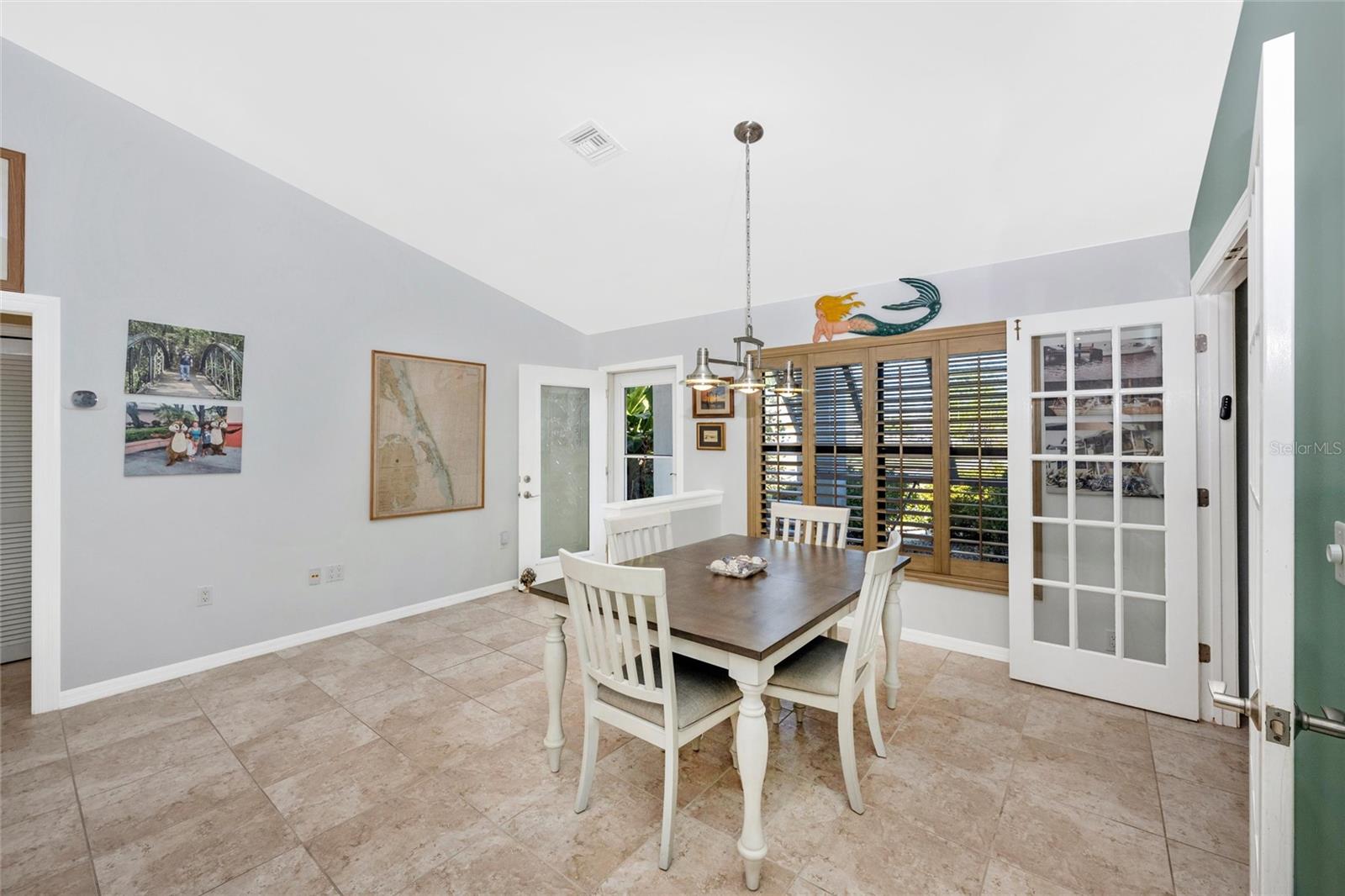 Image 9 of 55 For 125 Englewood Garden Court