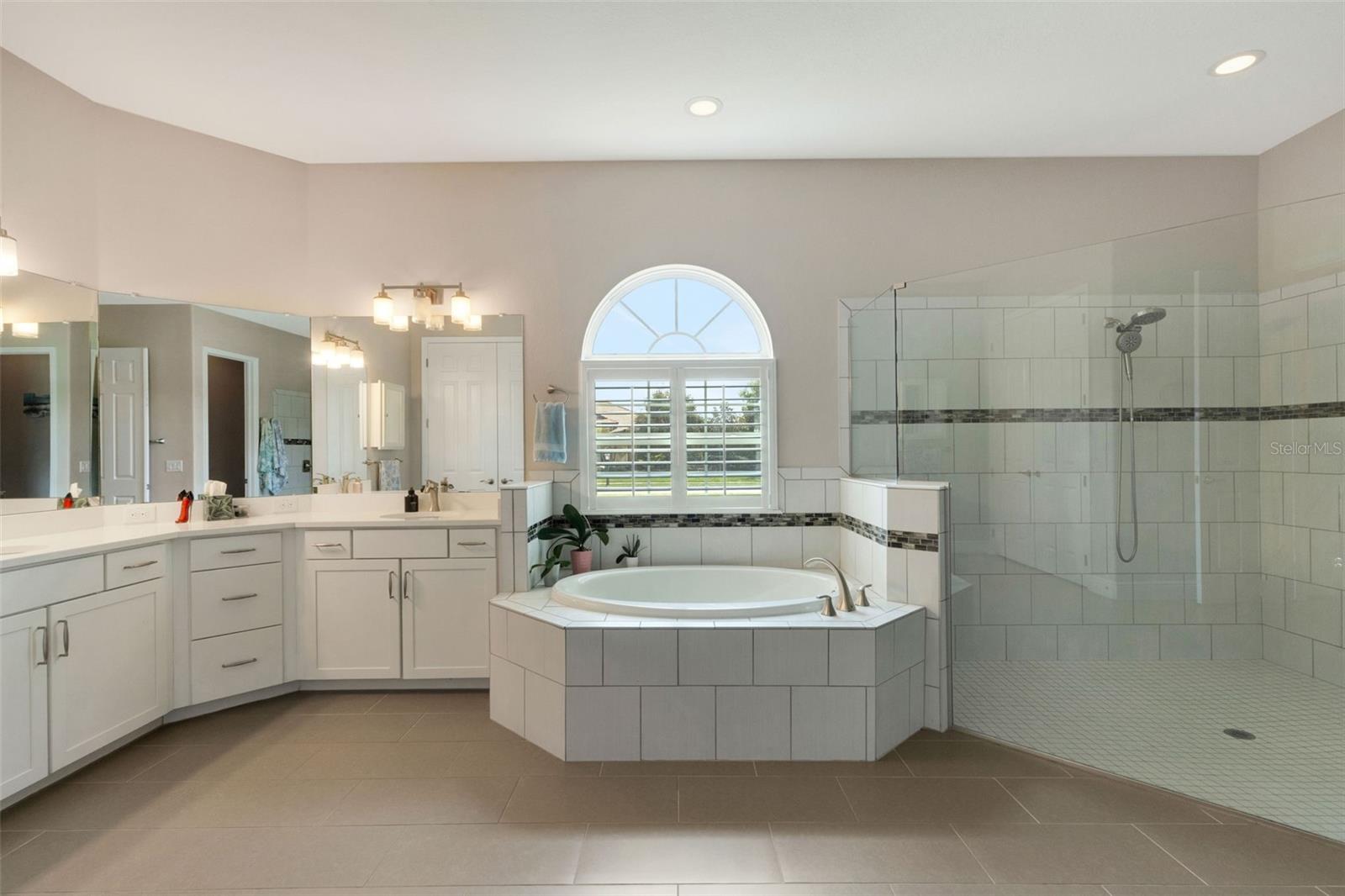 Image 26 of 70 For 380 165th Court Ne