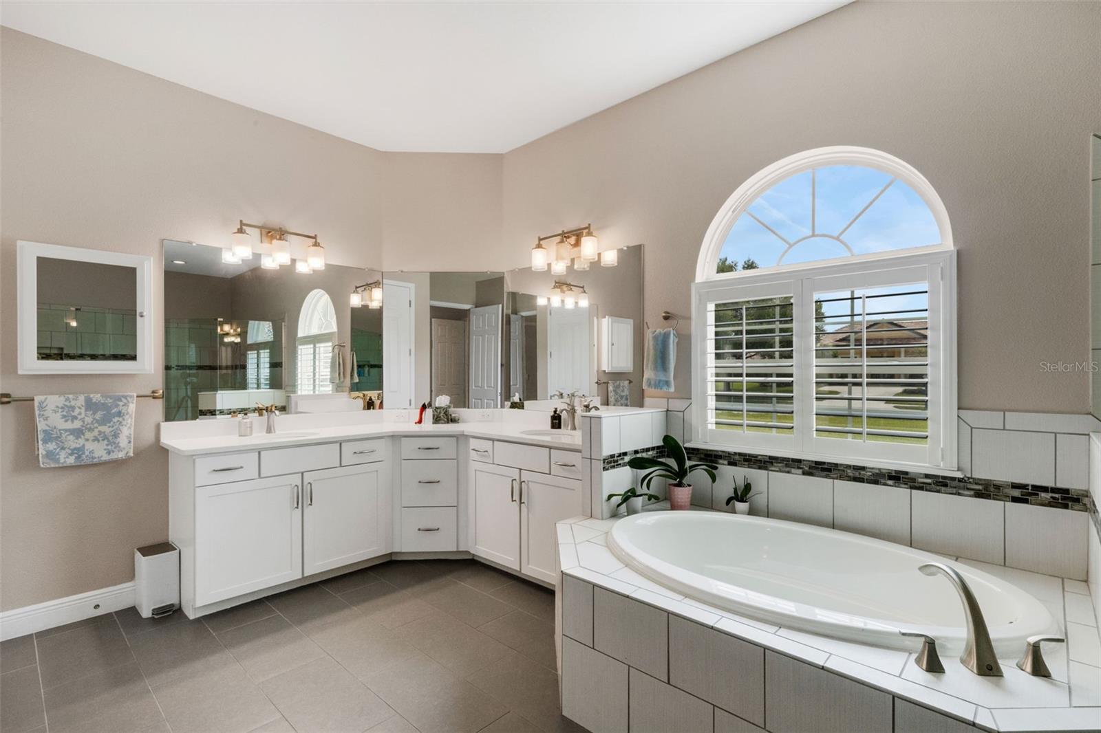 Image 27 of 70 For 380 165th Court Ne