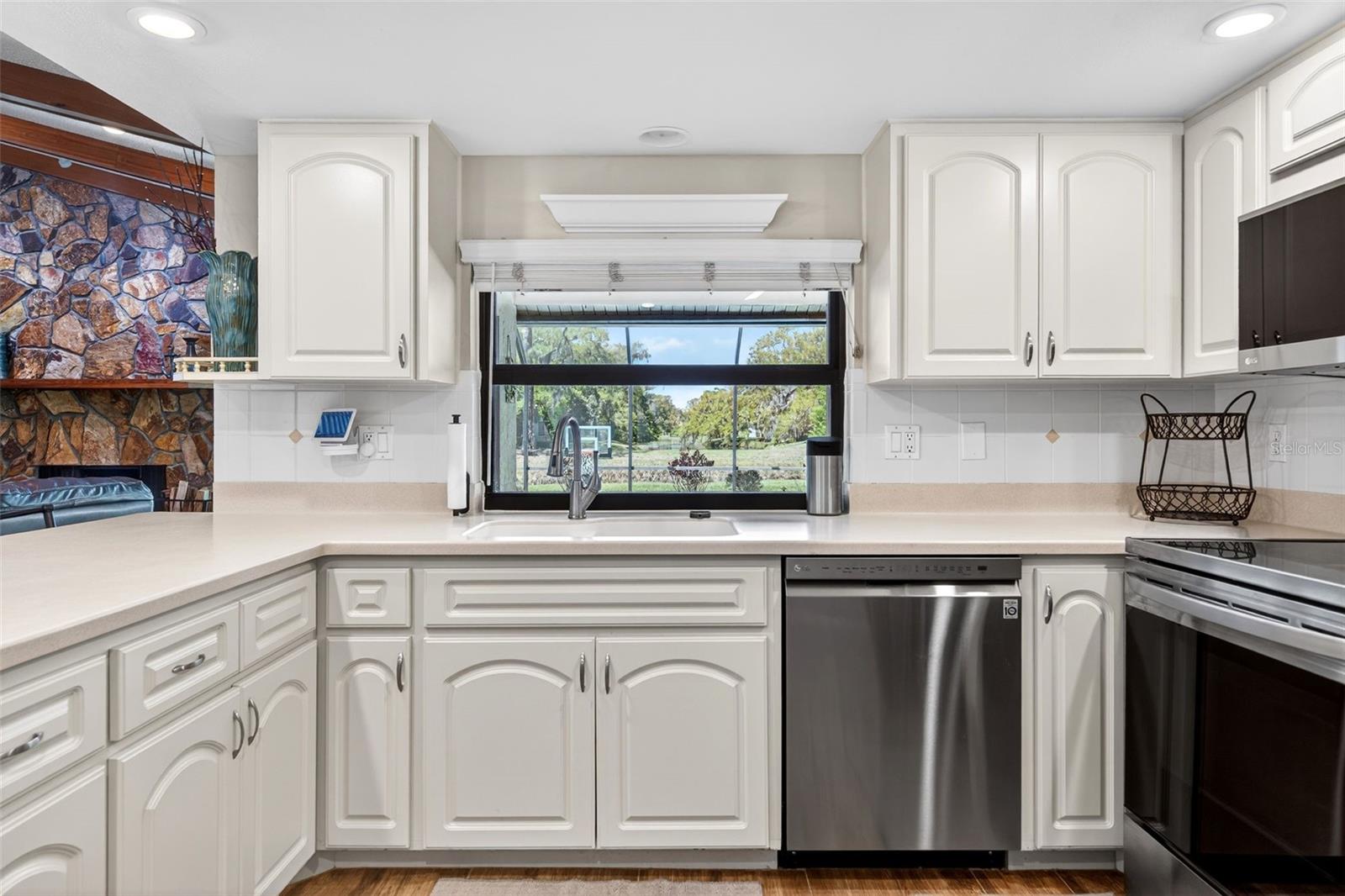 Image 23 of 75 For 4964 Candlebush Circle