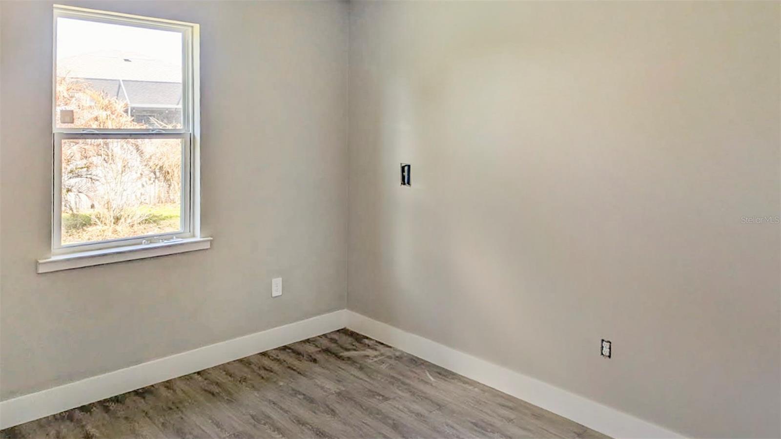 Image 18 of 21 For 2422 11th Street W