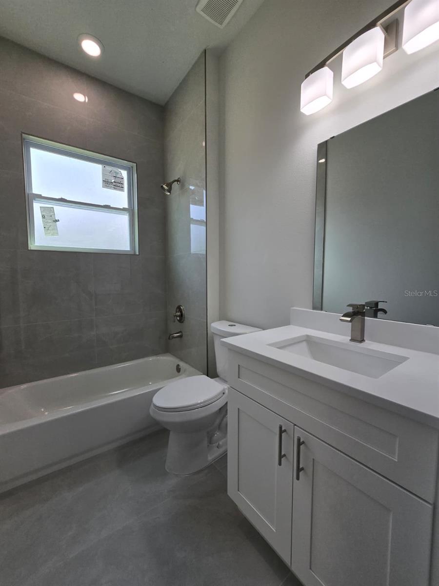 Image 12 of 16 For 18382 Elgin Avenue