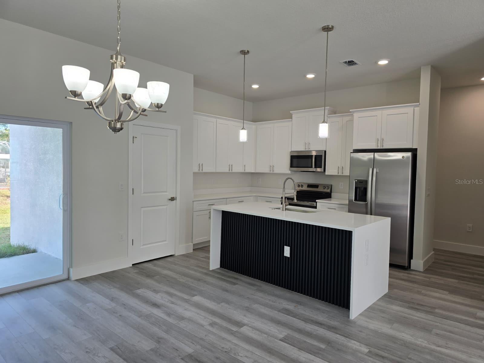 Image 3 of 16 For 18382 Elgin Avenue