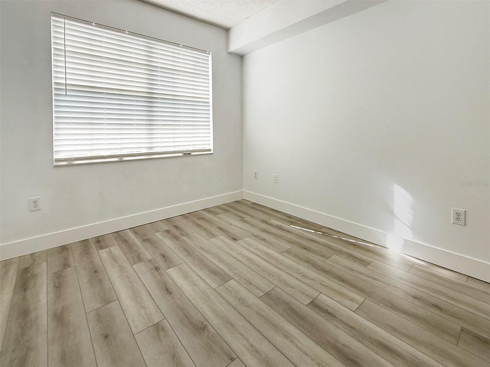 Image 17 of 24 For 4980 Baraldi Circle 17-208