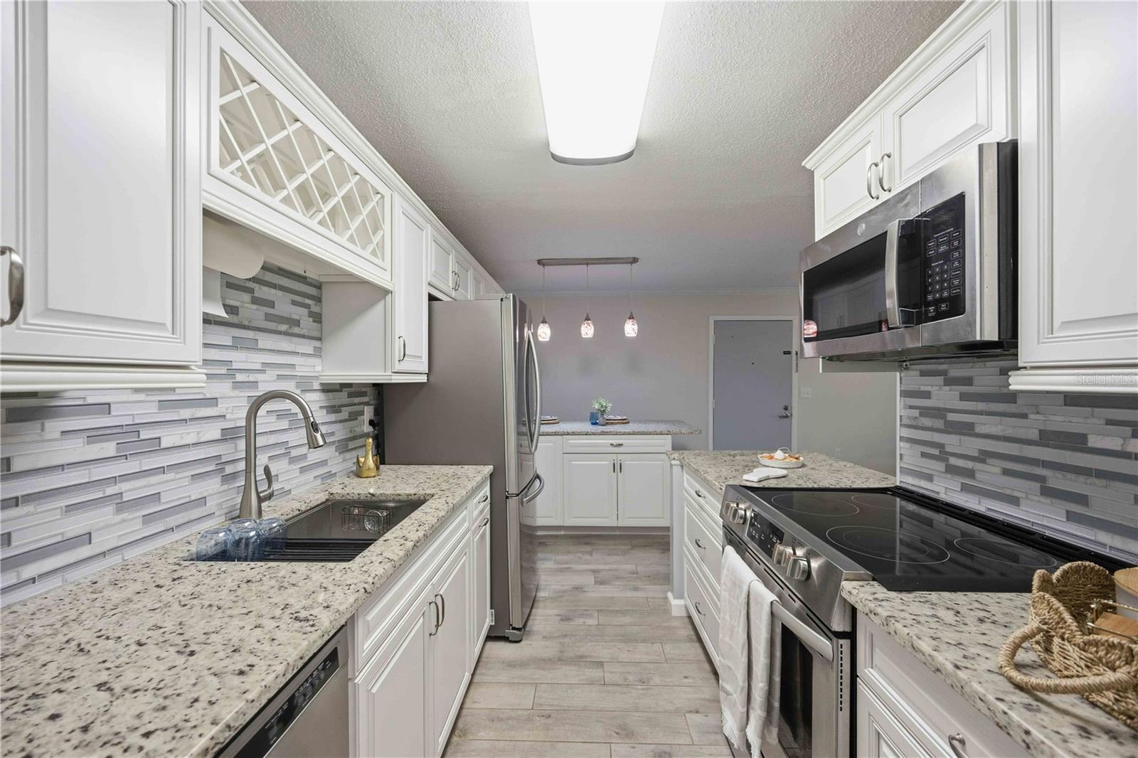 Image 11 of 44 For 3259 Beneva Road 101