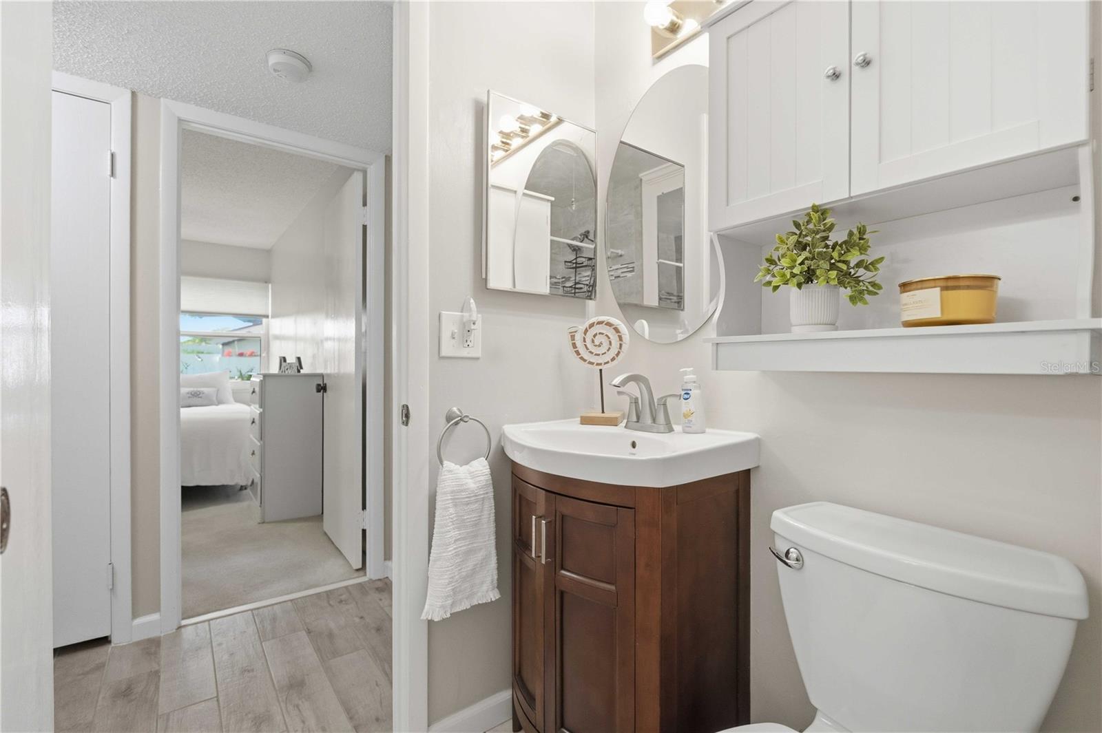 Image 15 of 44 For 3259 Beneva Road 101