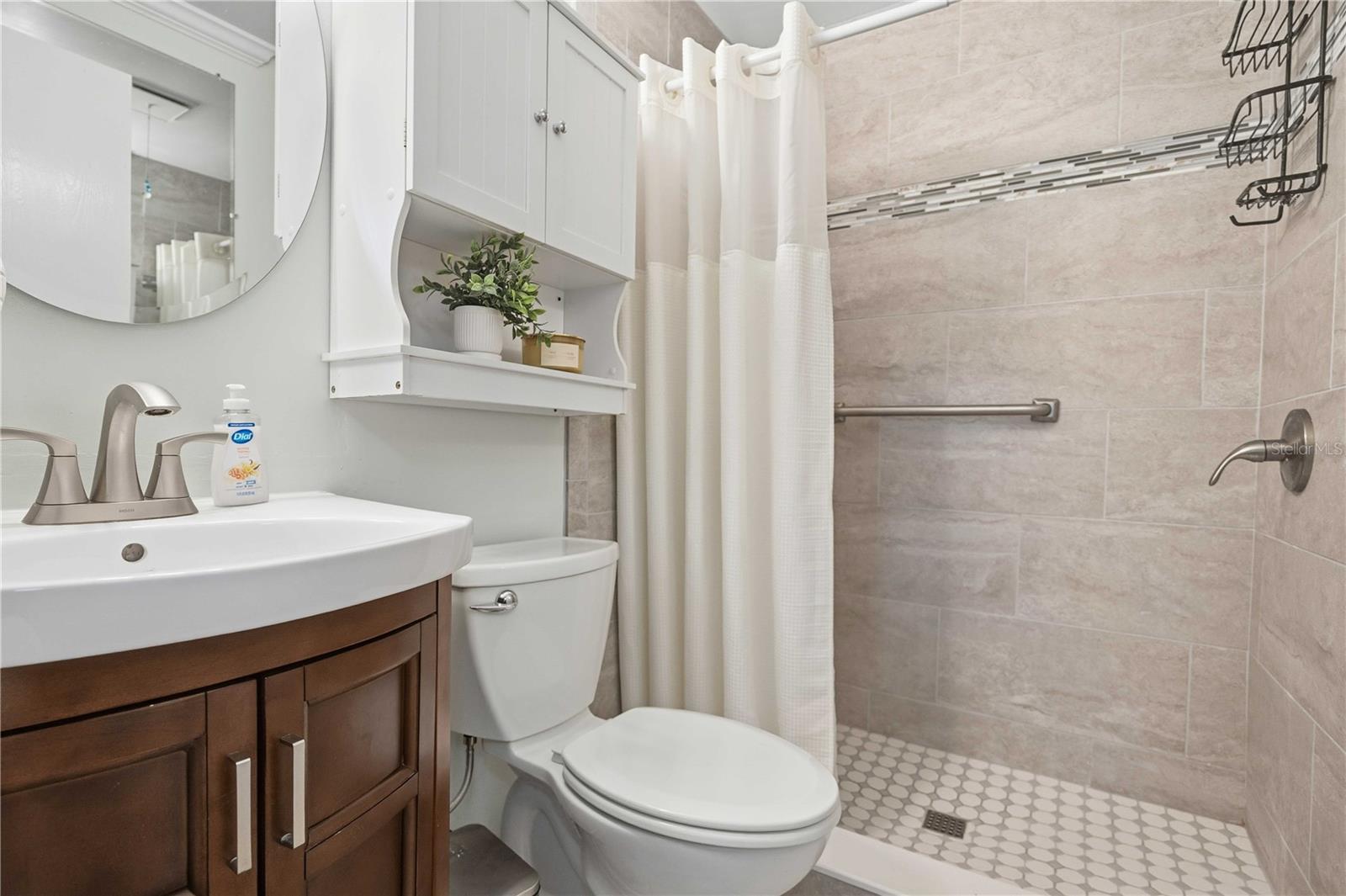 Image 17 of 44 For 3259 Beneva Road 101