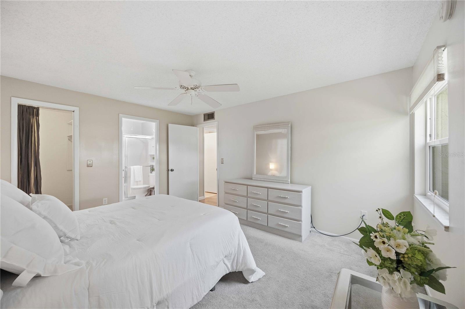 Image 21 of 44 For 3259 Beneva Road 101