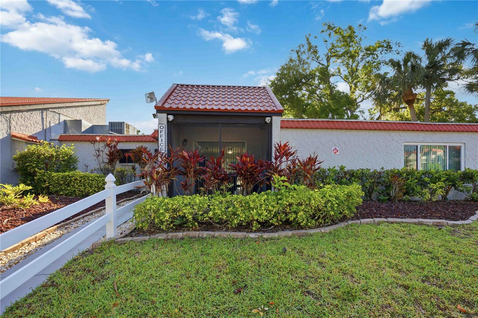 Image 33 of 44 For 3259 Beneva Road 101