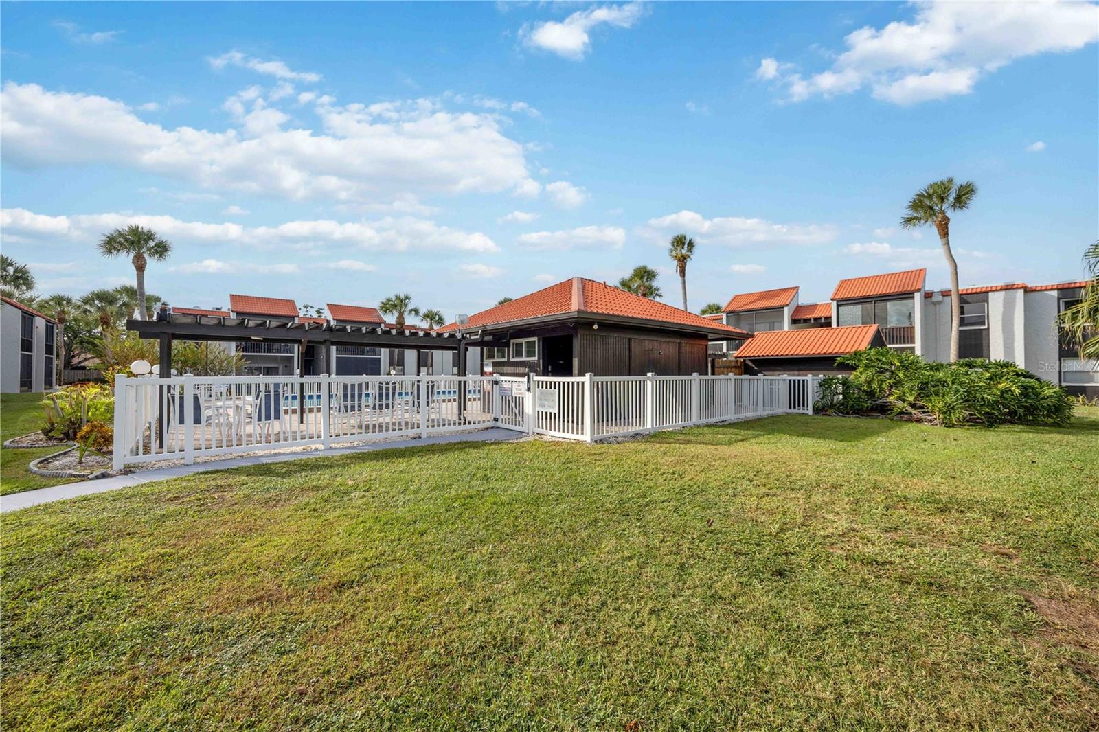 Image 38 of 44 For 3259 Beneva Road 101