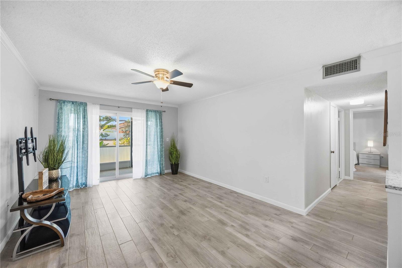 Image 5 of 44 For 3259 Beneva Road 101