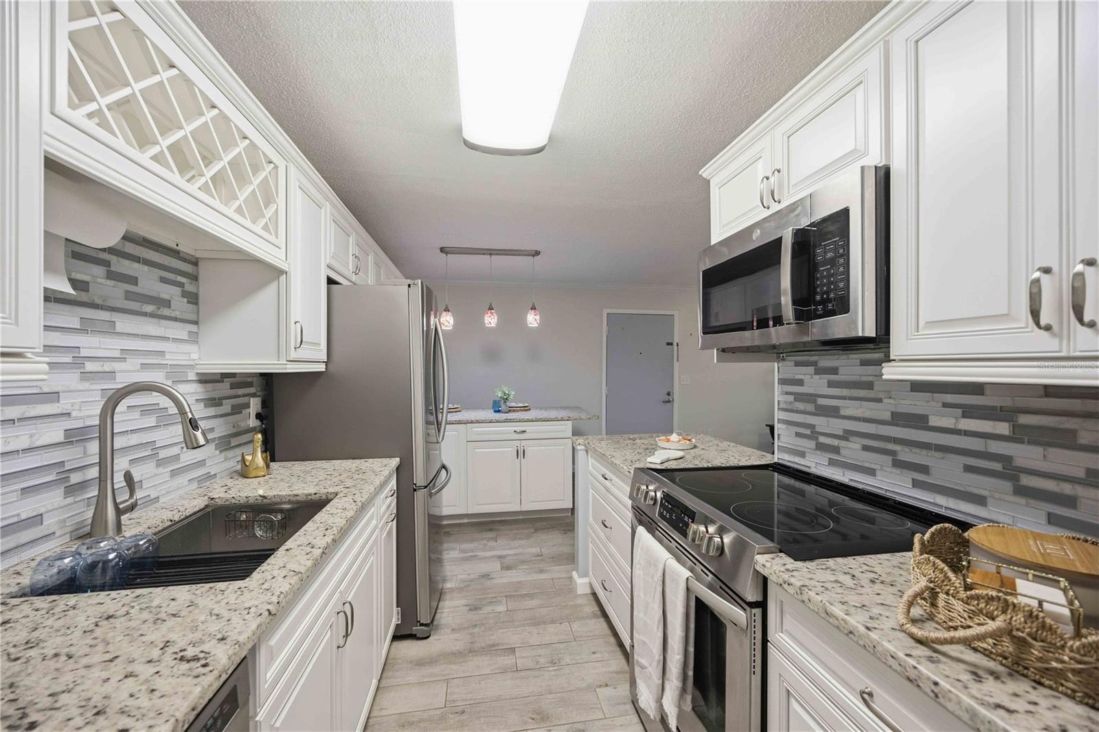 Image 8 of 44 For 3259 Beneva Road 101