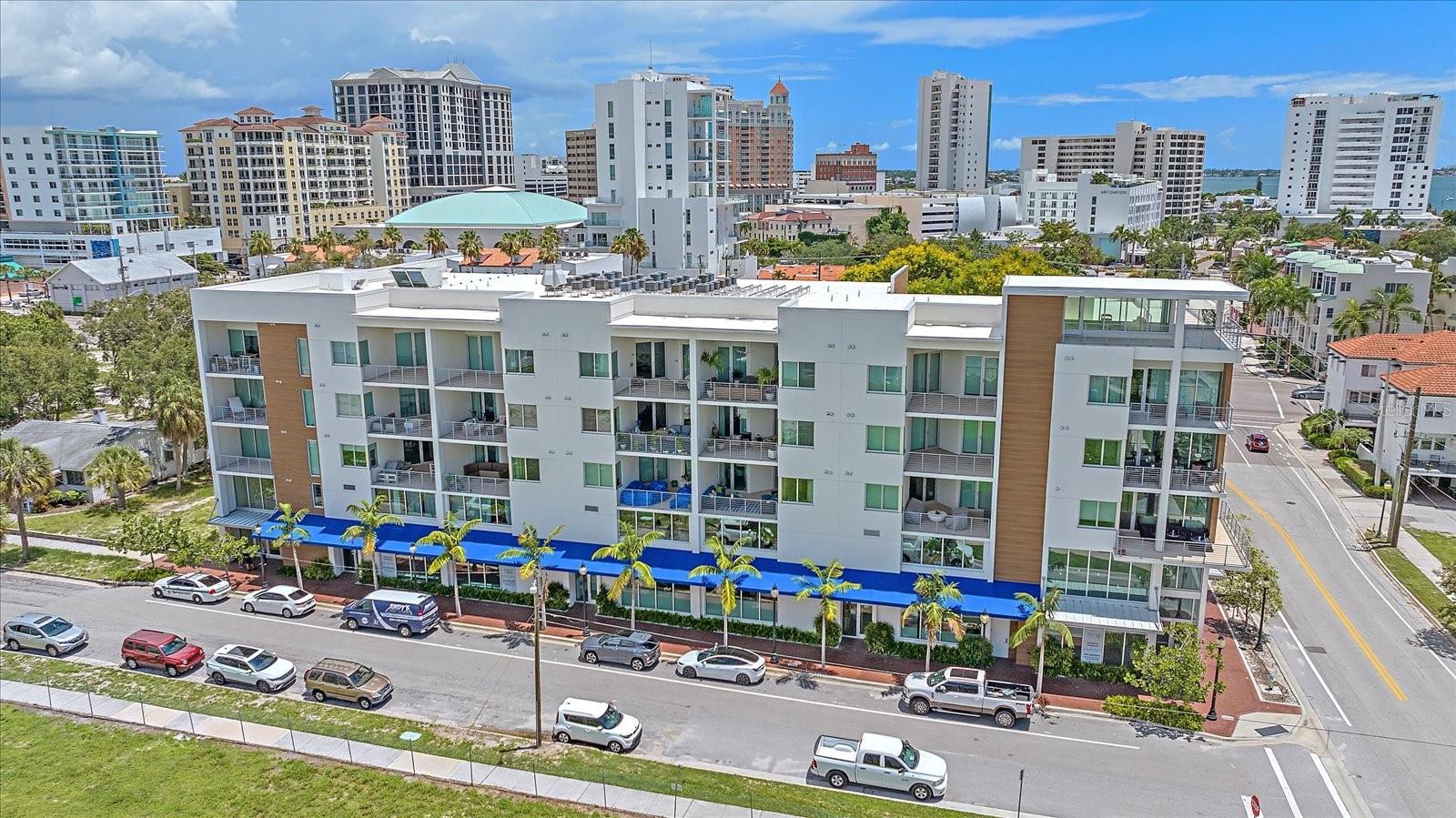 Image 2 of 32 For 332 Cocoanut Avenue 406