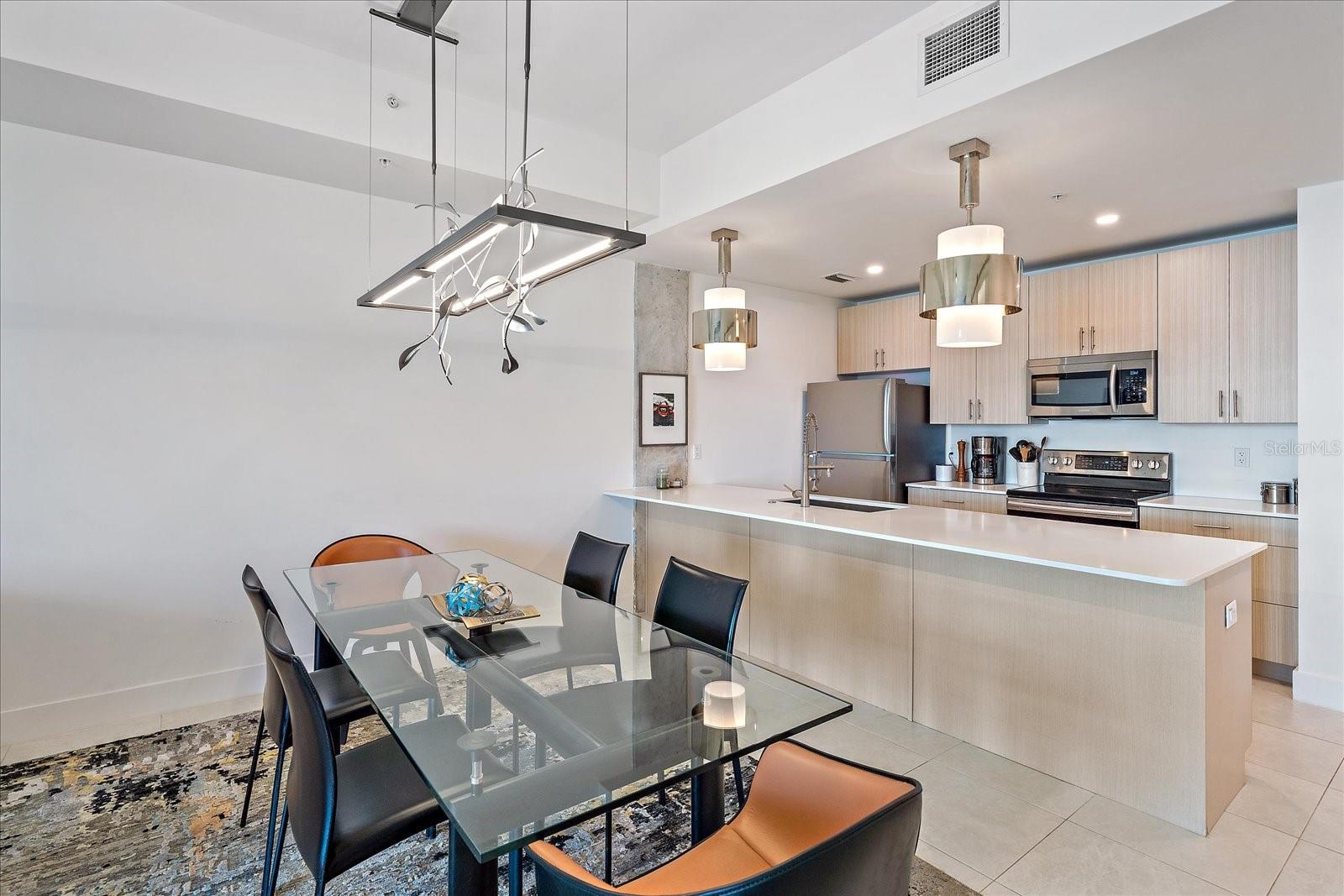 Image 6 of 32 For 332 Cocoanut Avenue 406