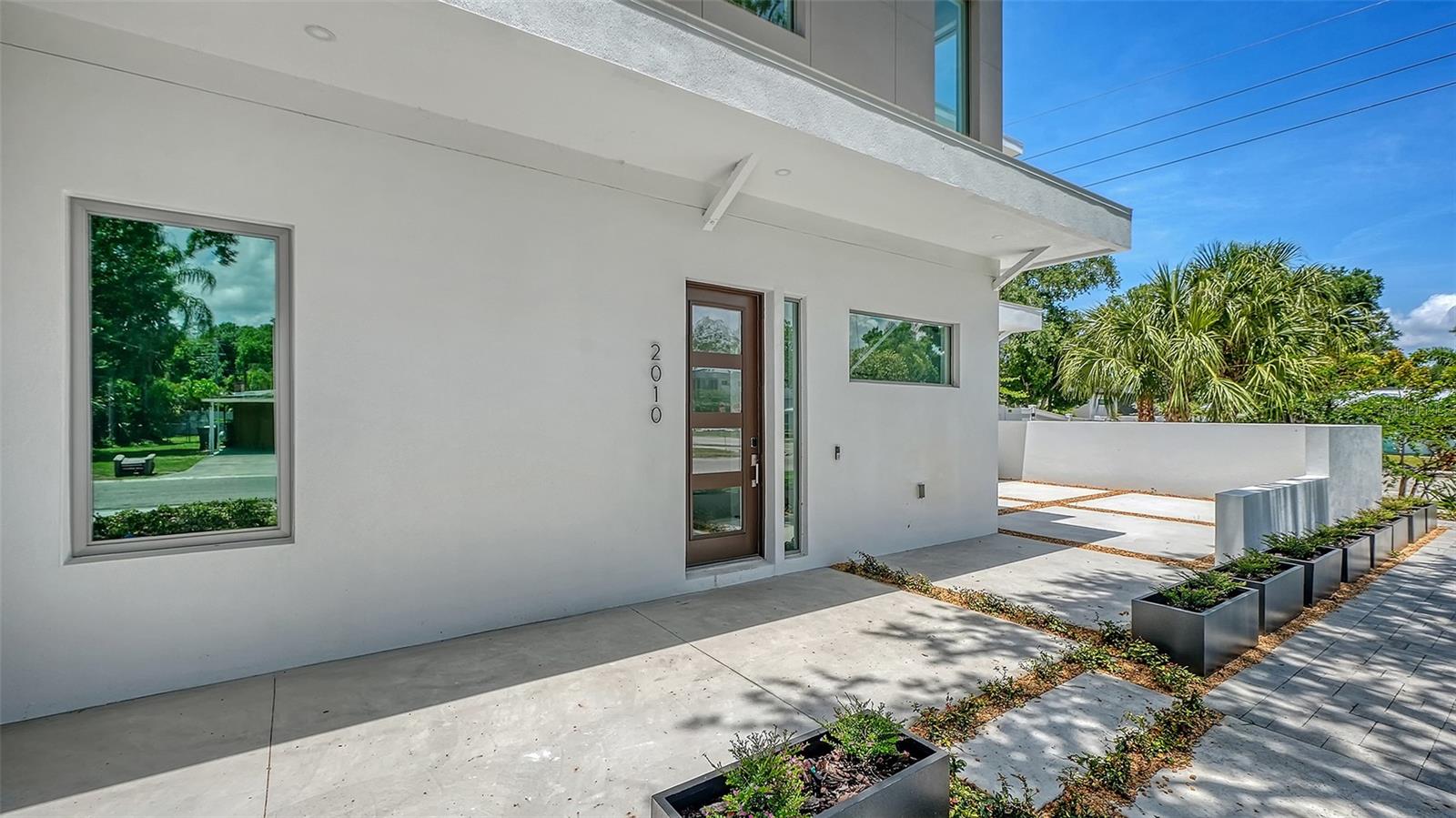 Image 8 of 91 For 2010 Hyde Park Circle
