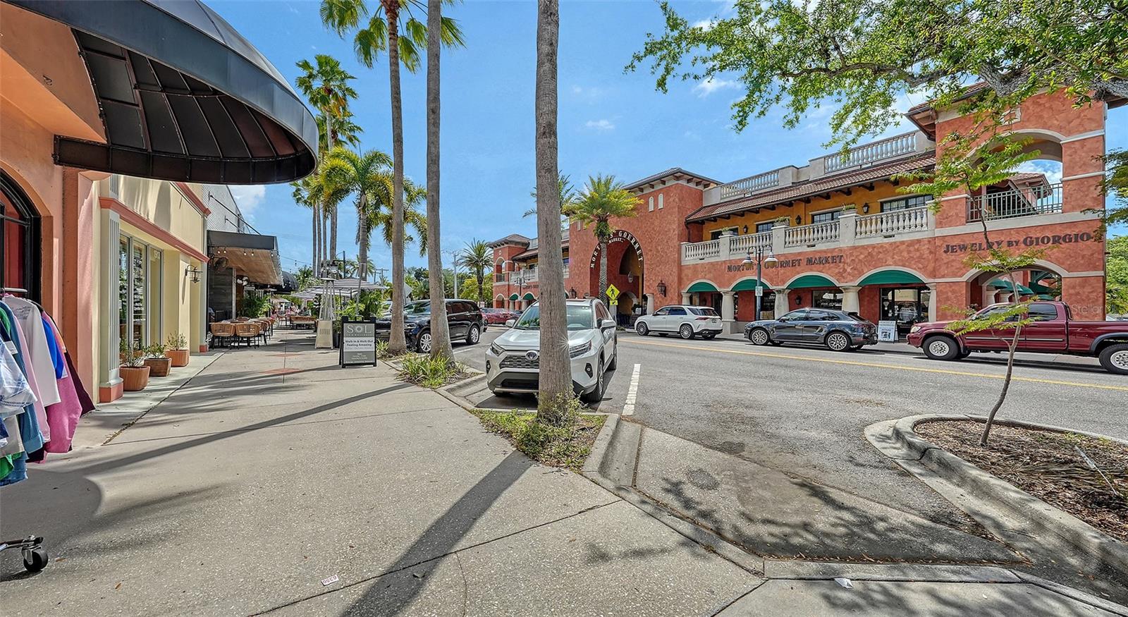 Image 81 of 91 For 2010 Hyde Park Circle