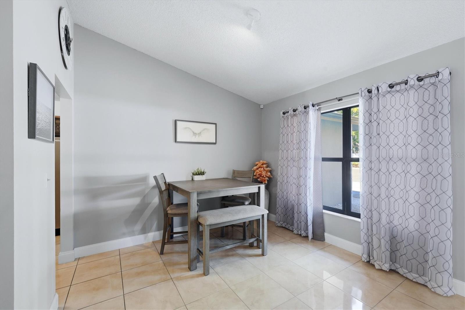 Image 16 of 42 For 8421 Country Park Way