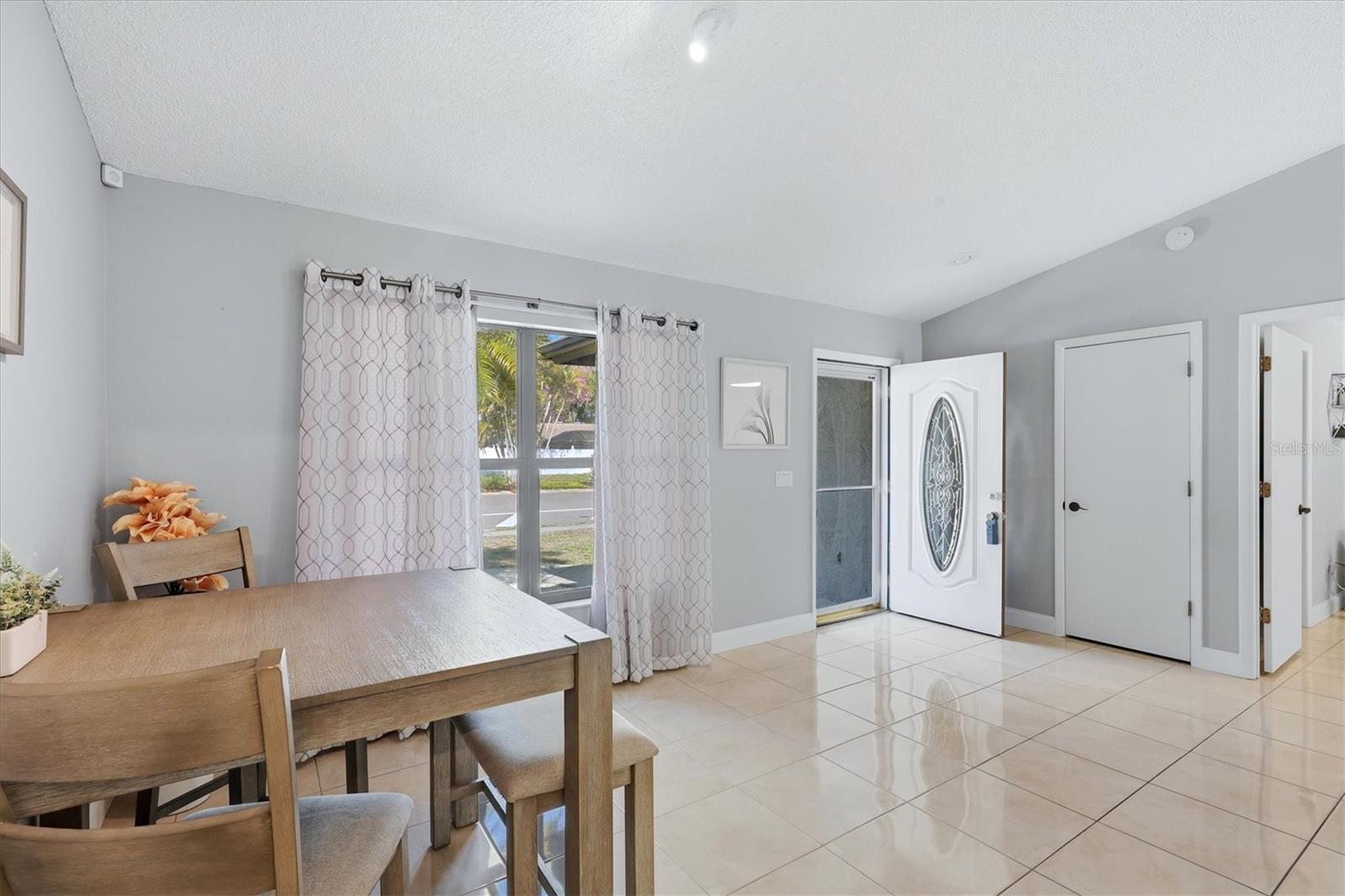 Image 17 of 42 For 8421 Country Park Way