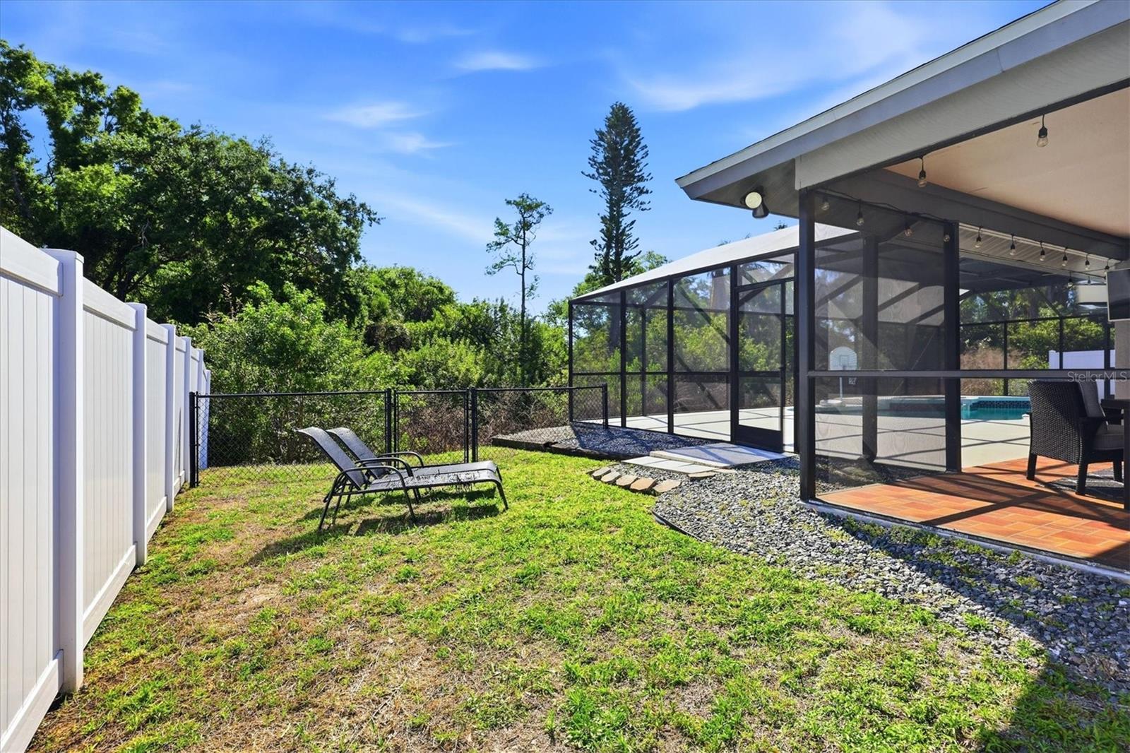 Image 38 of 42 For 8421 Country Park Way