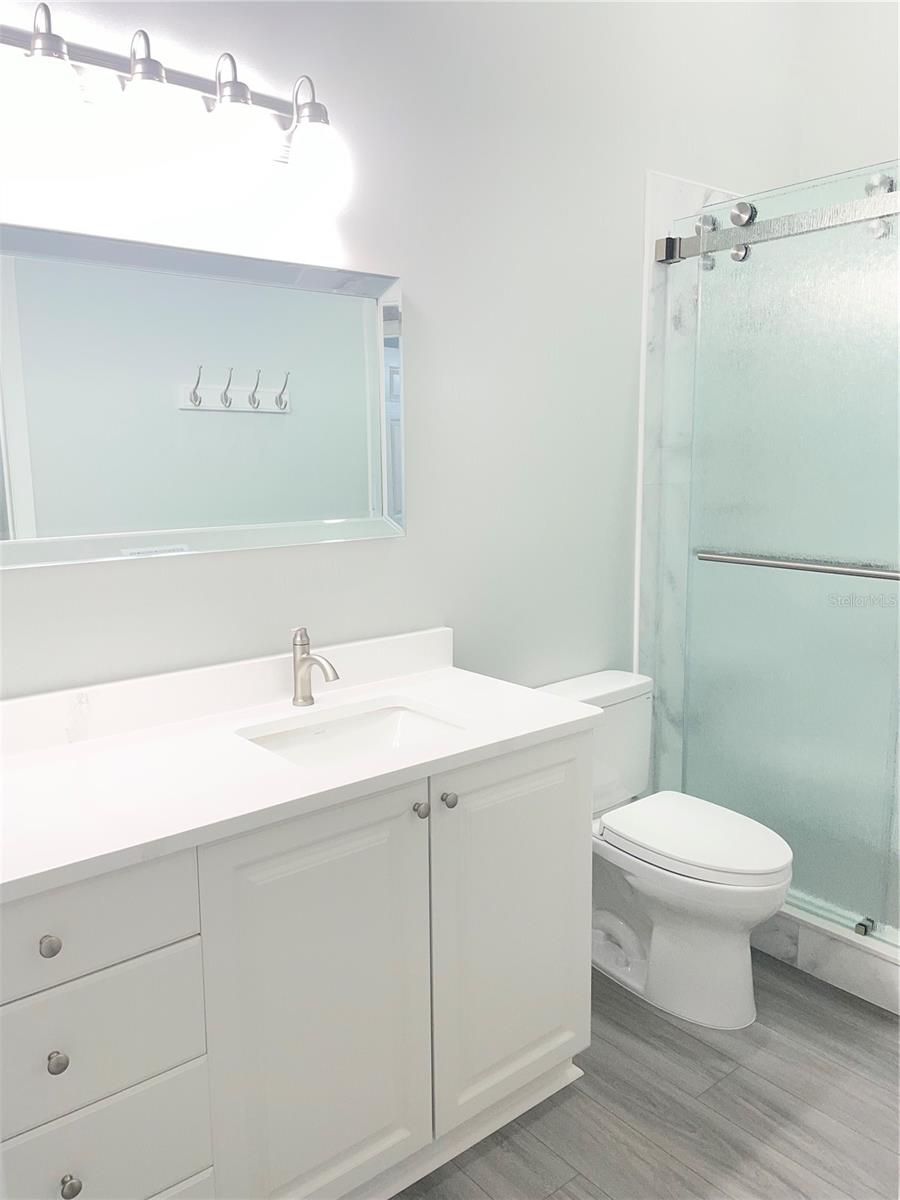 Image 11 of 13 For 7132 Melrose Place