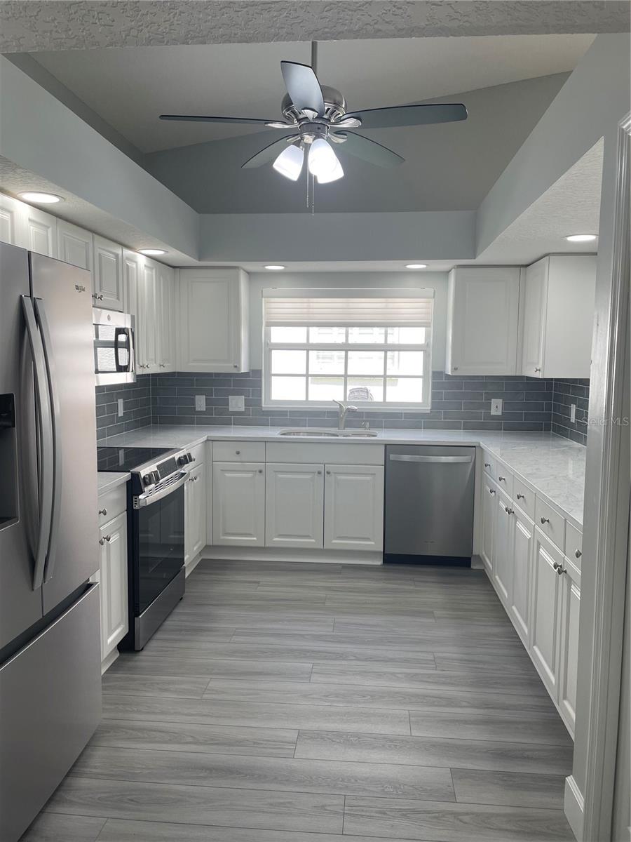 Image 2 of 13 For 7132 Melrose Place