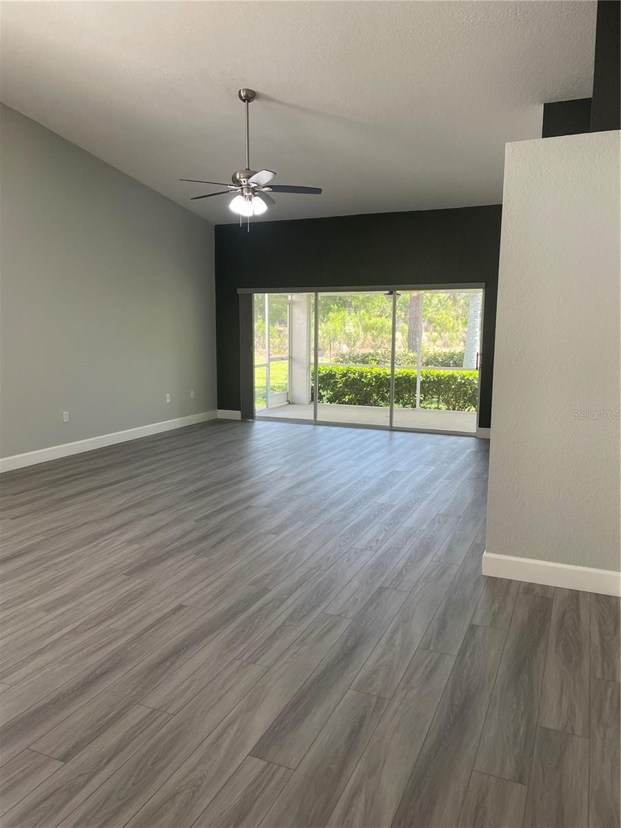 Image 3 of 13 For 7132 Melrose Place