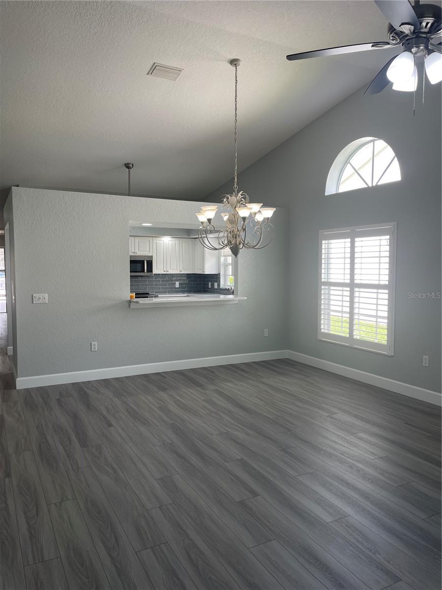 Image 4 of 13 For 7132 Melrose Place