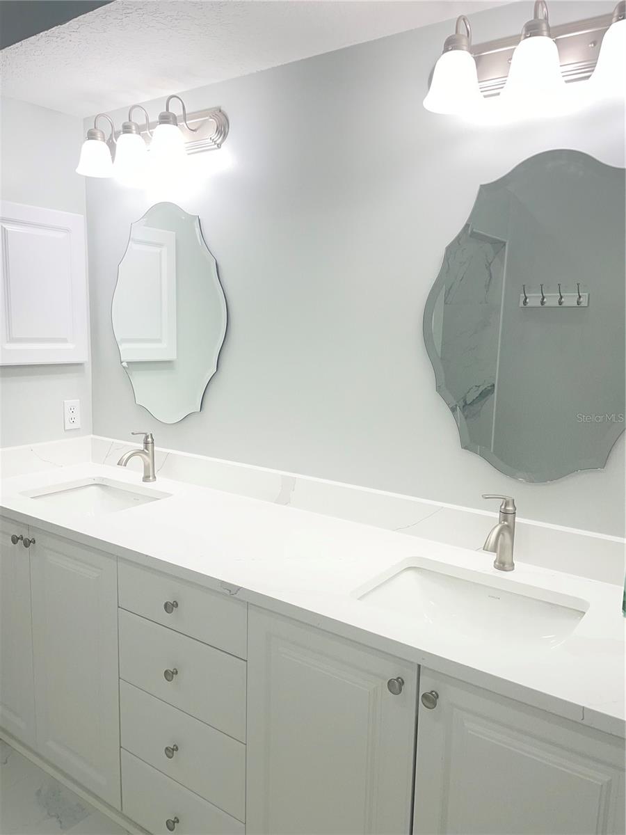 Image 7 of 13 For 7132 Melrose Place