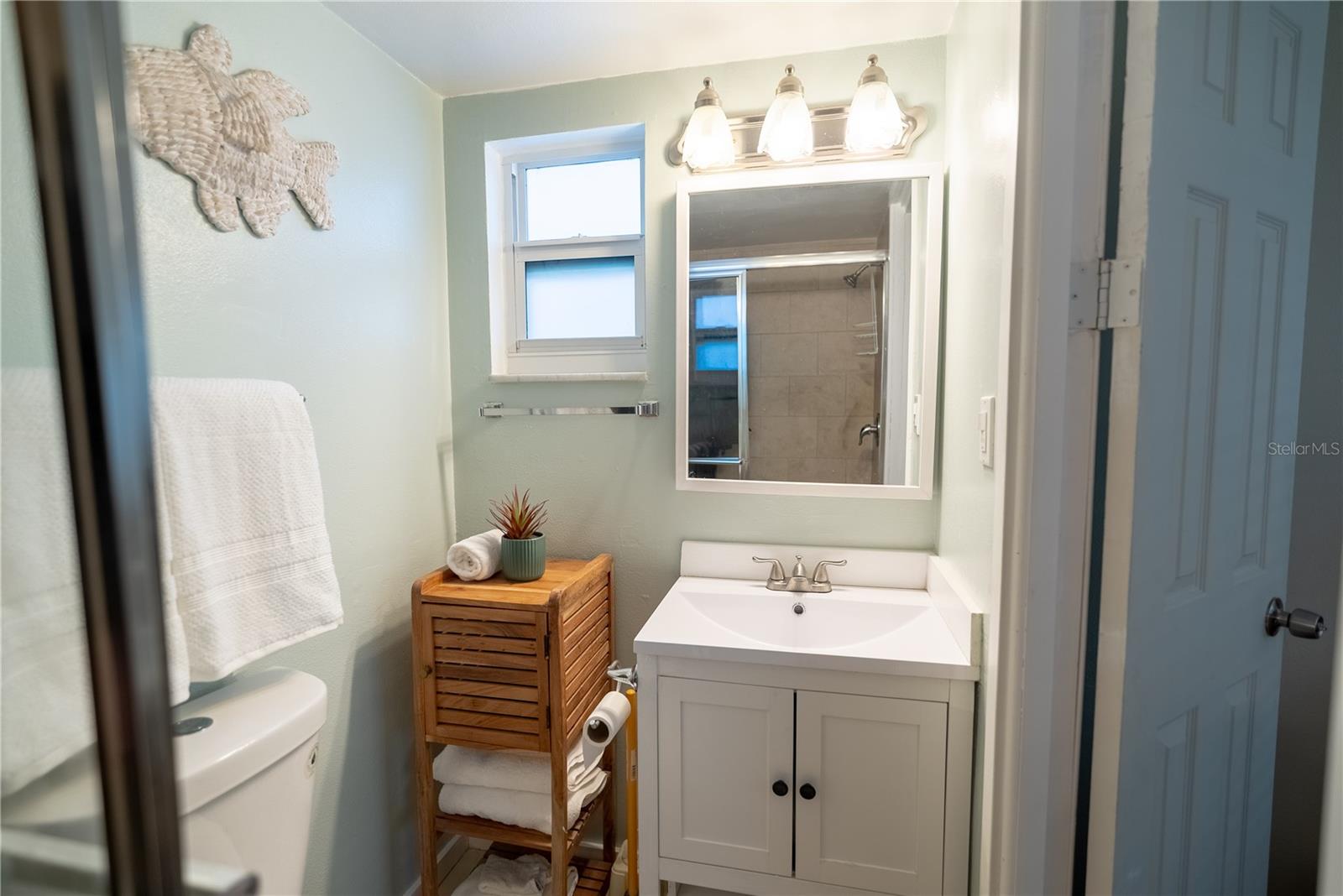 Listing photo id 11 for 925 Beach Road 107