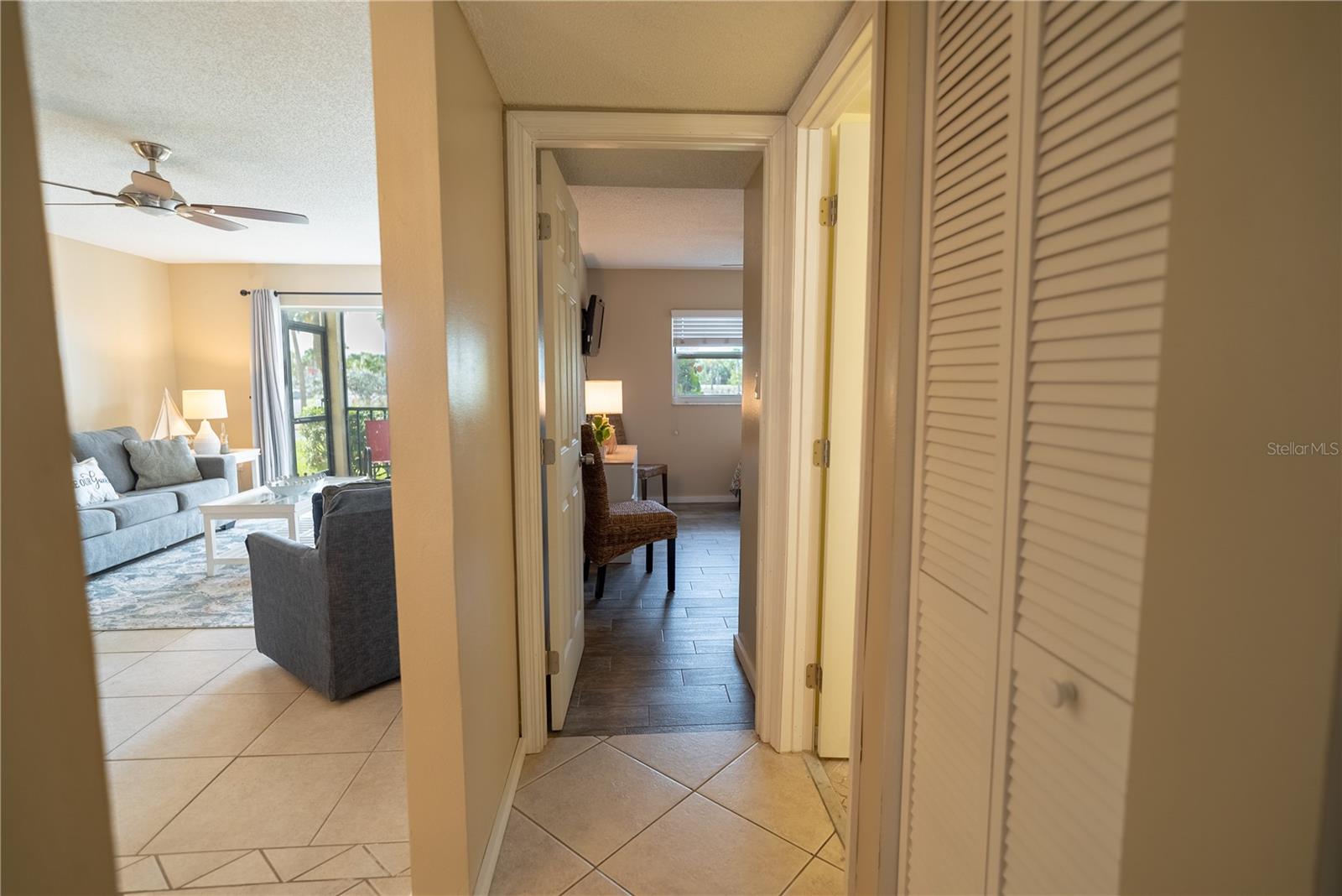 Listing photo id 12 for 925 Beach Road 107