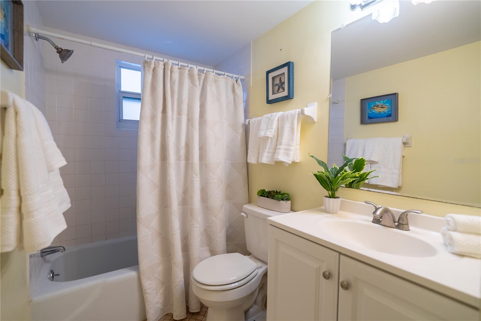 Listing photo id 13 for 925 Beach Road 107