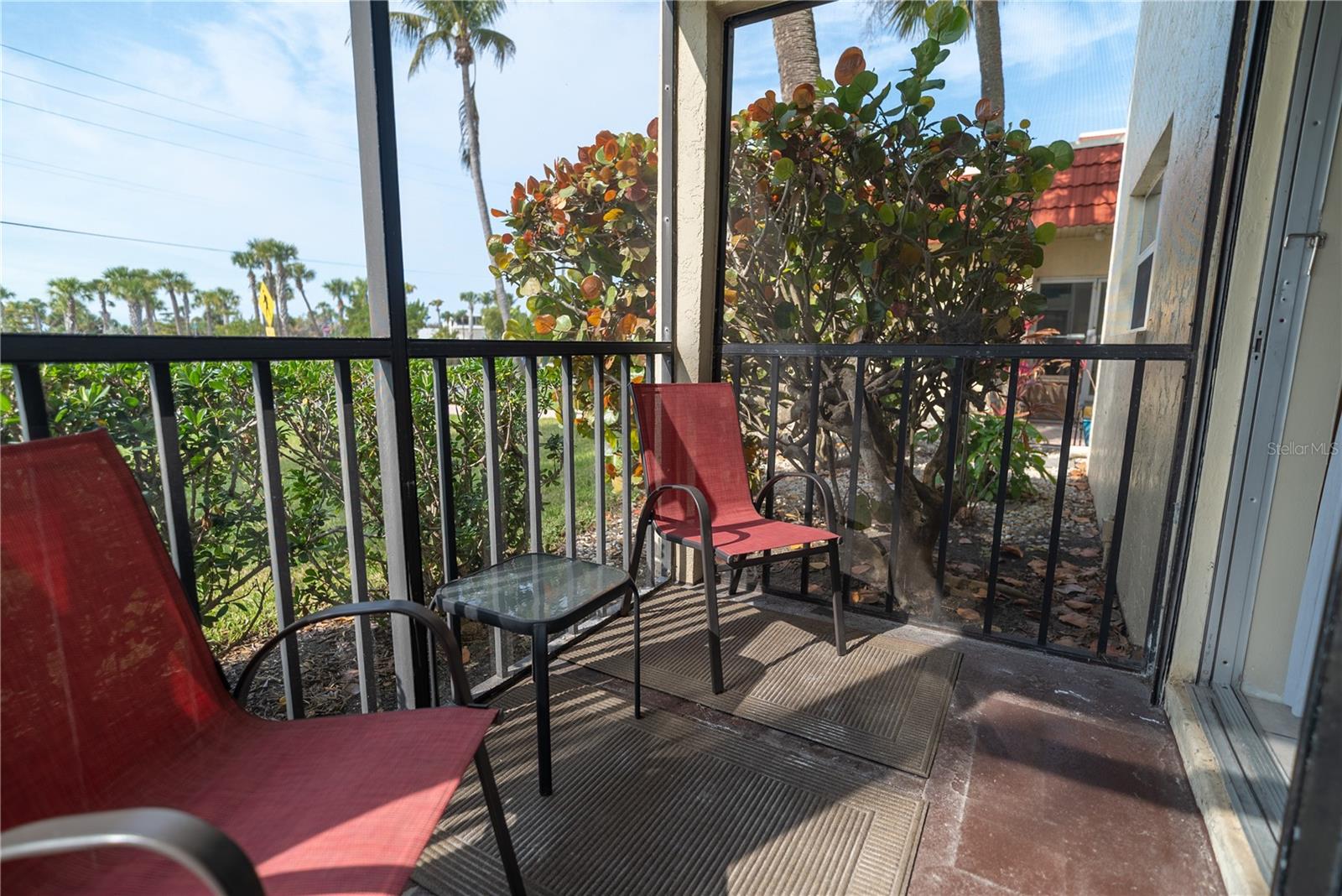 Listing photo id 17 for 925 Beach Road 107