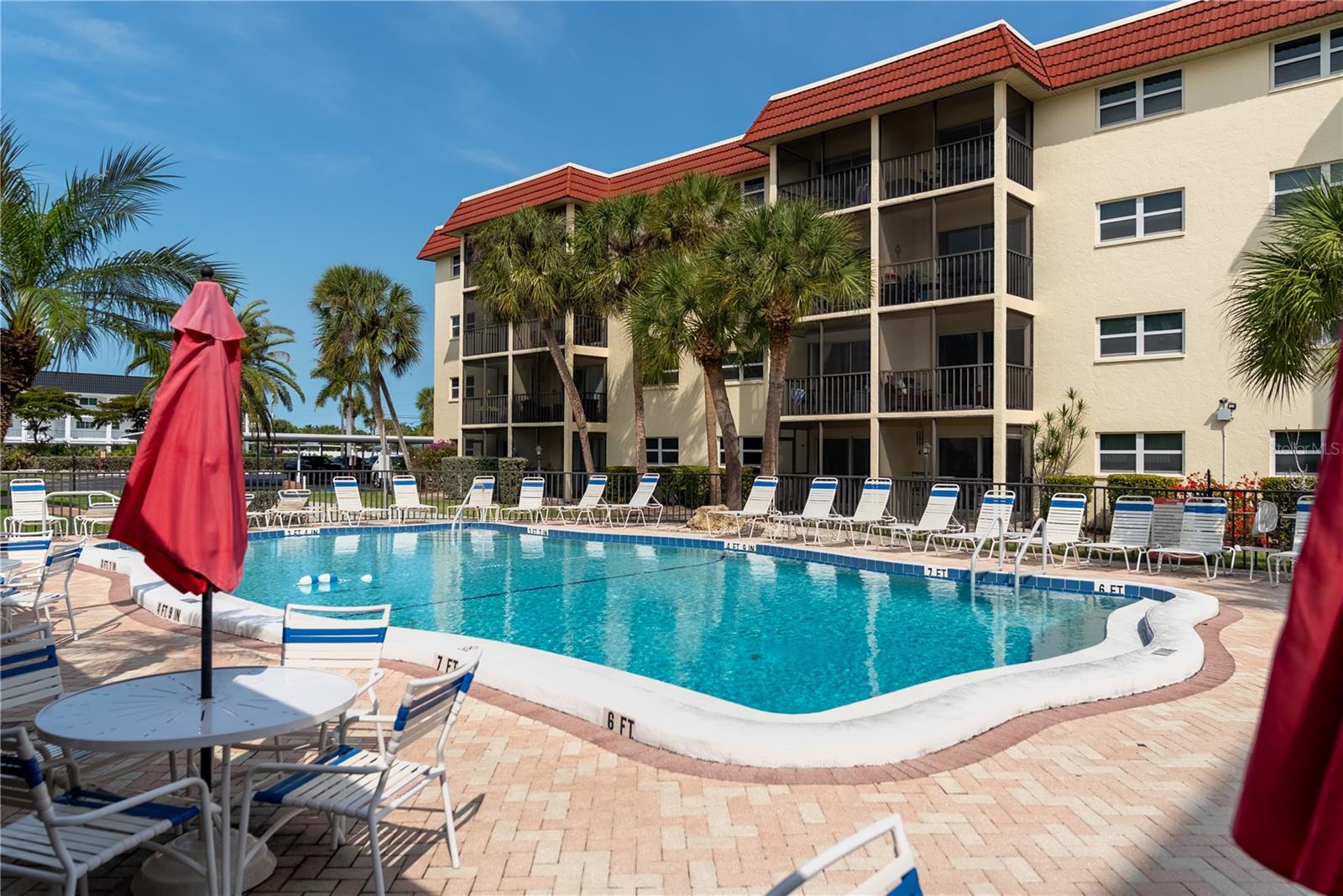 Listing photo id 23 for 925 Beach Road 107