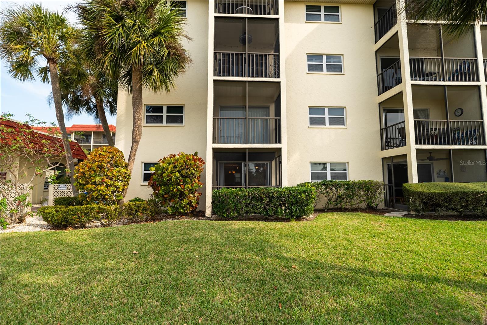 Listing photo id 24 for 925 Beach Road 107