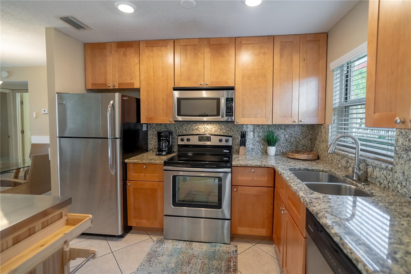 Listing photo id 3 for 925 Beach Road 107