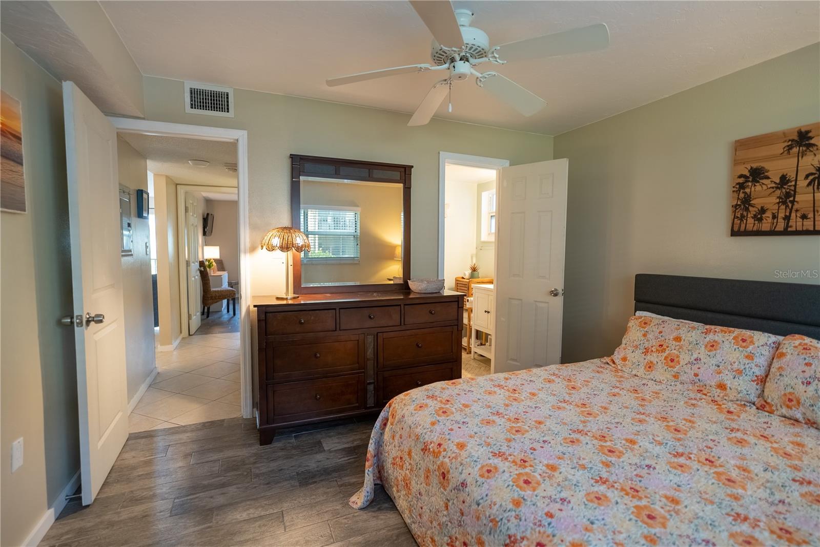 Listing photo id 7 for 925 Beach Road 107